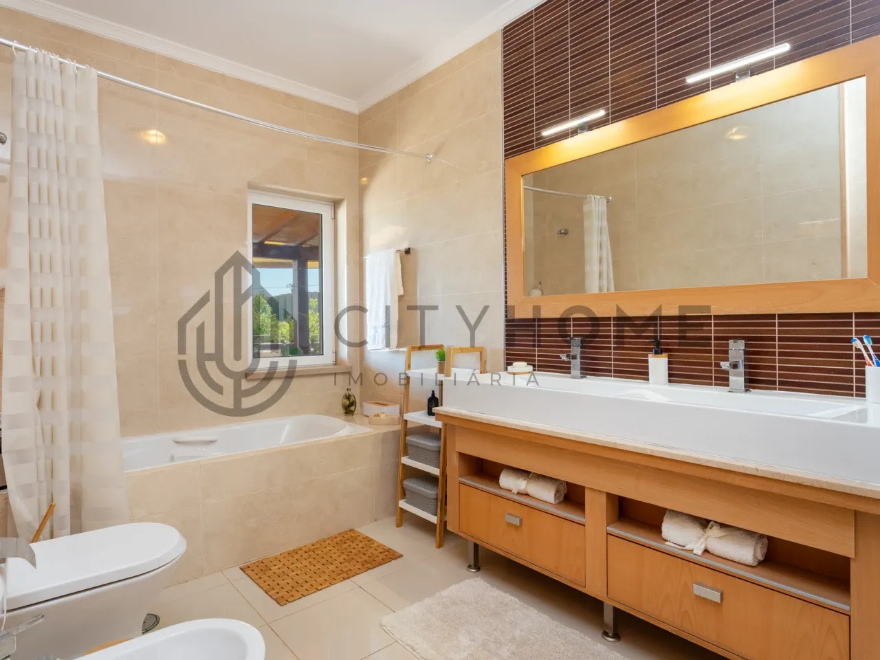 Spacious 3-Bedroom House with Pool and Expansive Garden in Silves, Algarve - View image 14 of 59