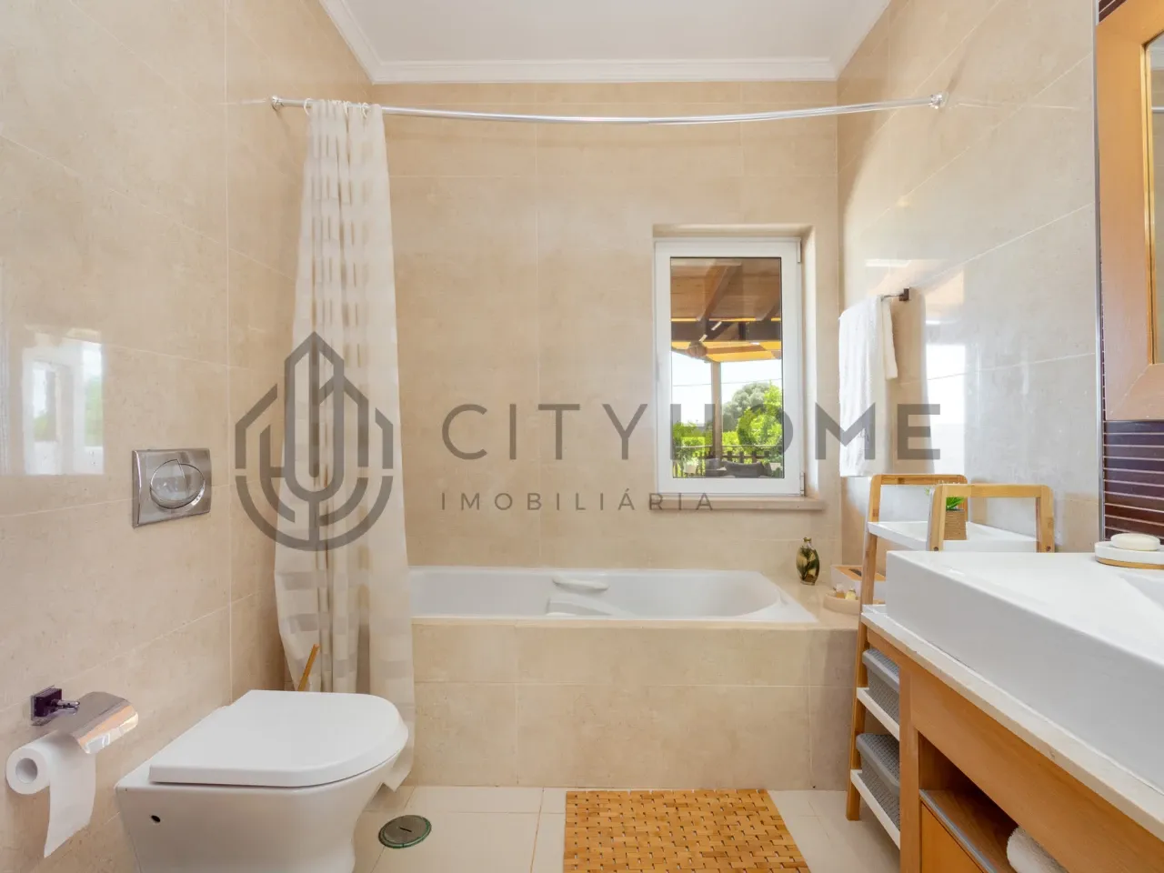 Spacious 3-Bedroom House with Pool and Expansive Garden in Silves, Algarve - View image 15 of 59