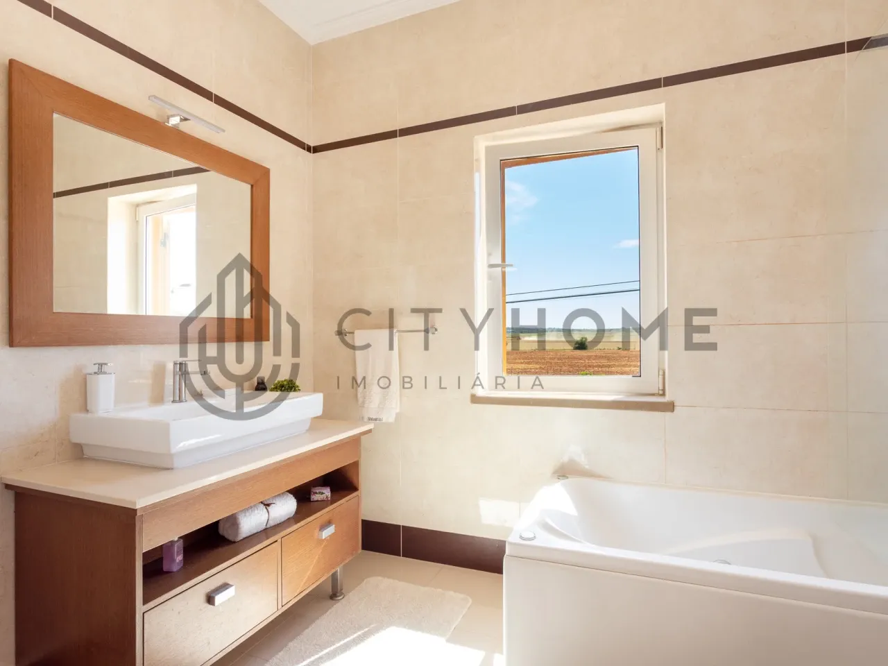 Spacious 3-Bedroom House with Pool and Expansive Garden in Silves, Algarve - View image 37 of 59