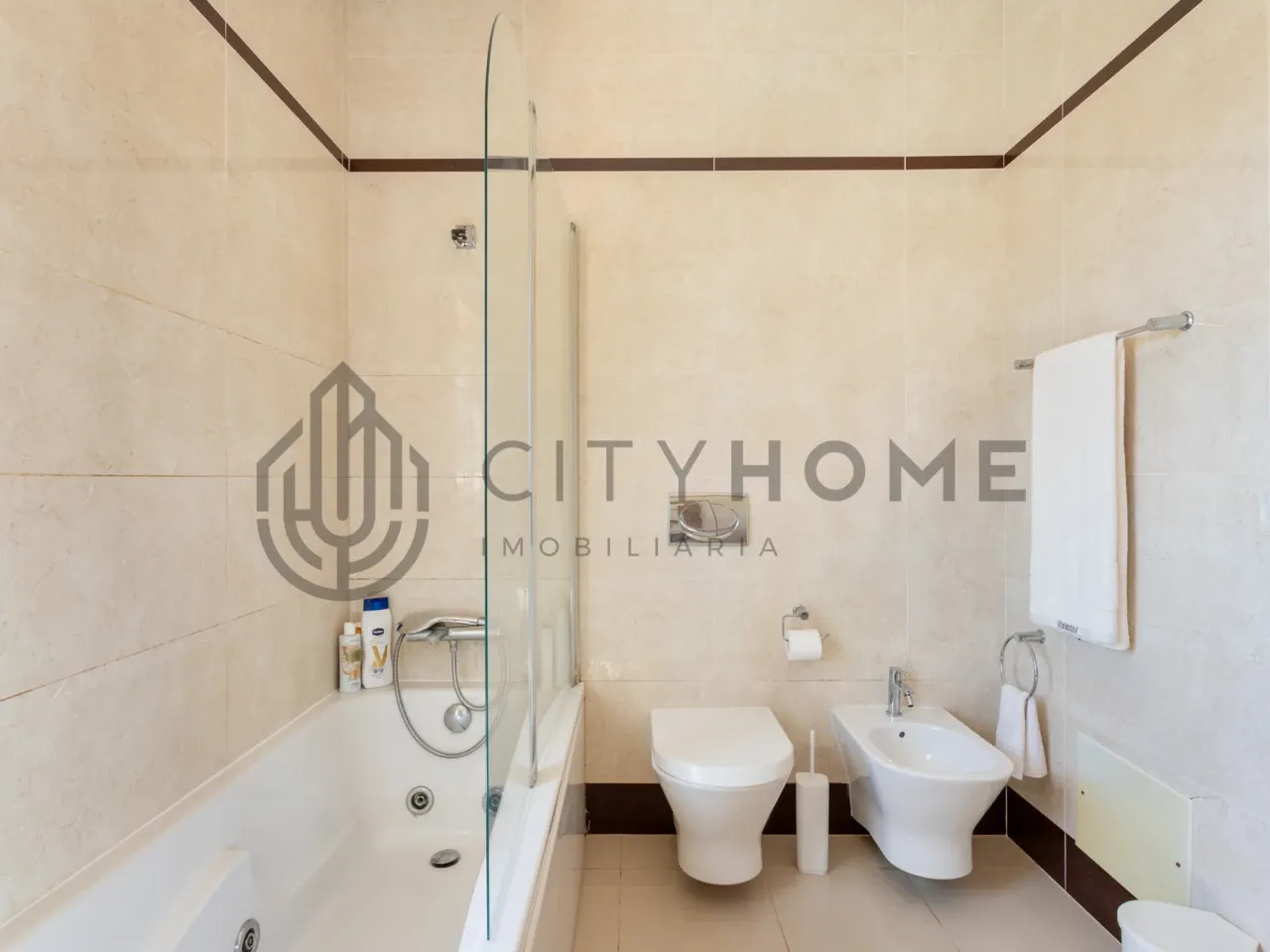 Spacious 3-Bedroom House with Pool and Expansive Garden in Silves, Algarve - View image 38 of 59