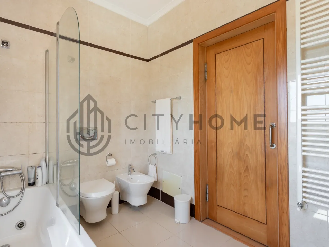 Spacious 3-Bedroom House with Pool and Expansive Garden in Silves, Algarve - View image 39 of 59