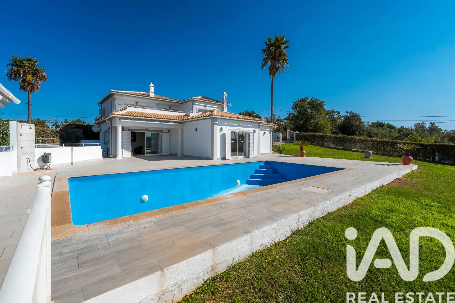 Contemporary 4-Bedroom House with Pool and Expansive Gardens in São Brás de Alportel - Image 4