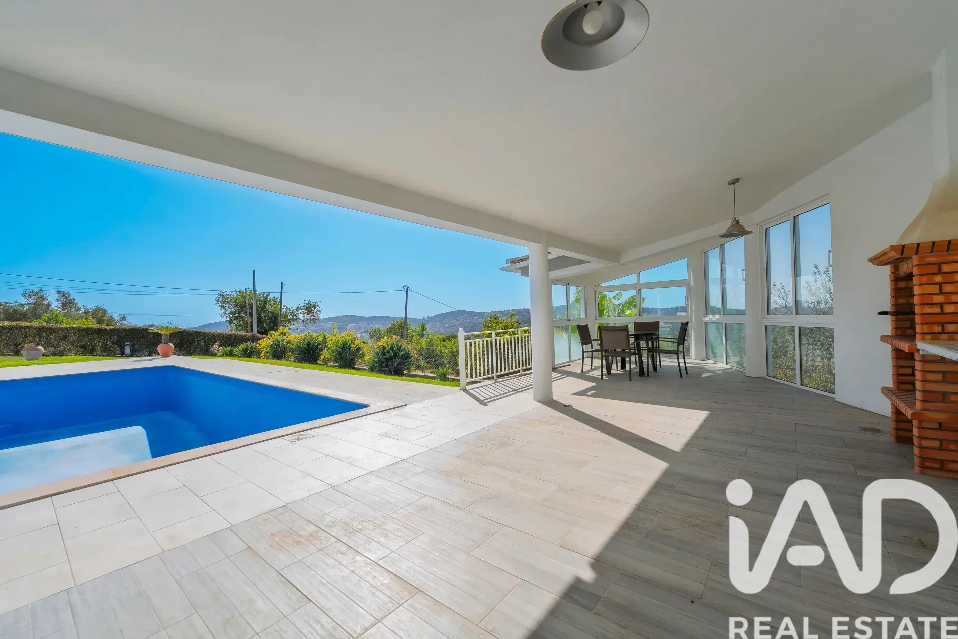 Contemporary 4-Bedroom House with Pool and Expansive Gardens in São Brás de Alportel - View image 9 of 37