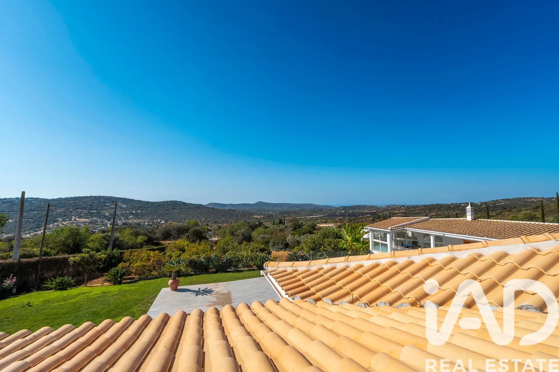 Contemporary 4-Bedroom House with Pool and Expansive Gardens in São Brás de Alportel - View image 13 of 37