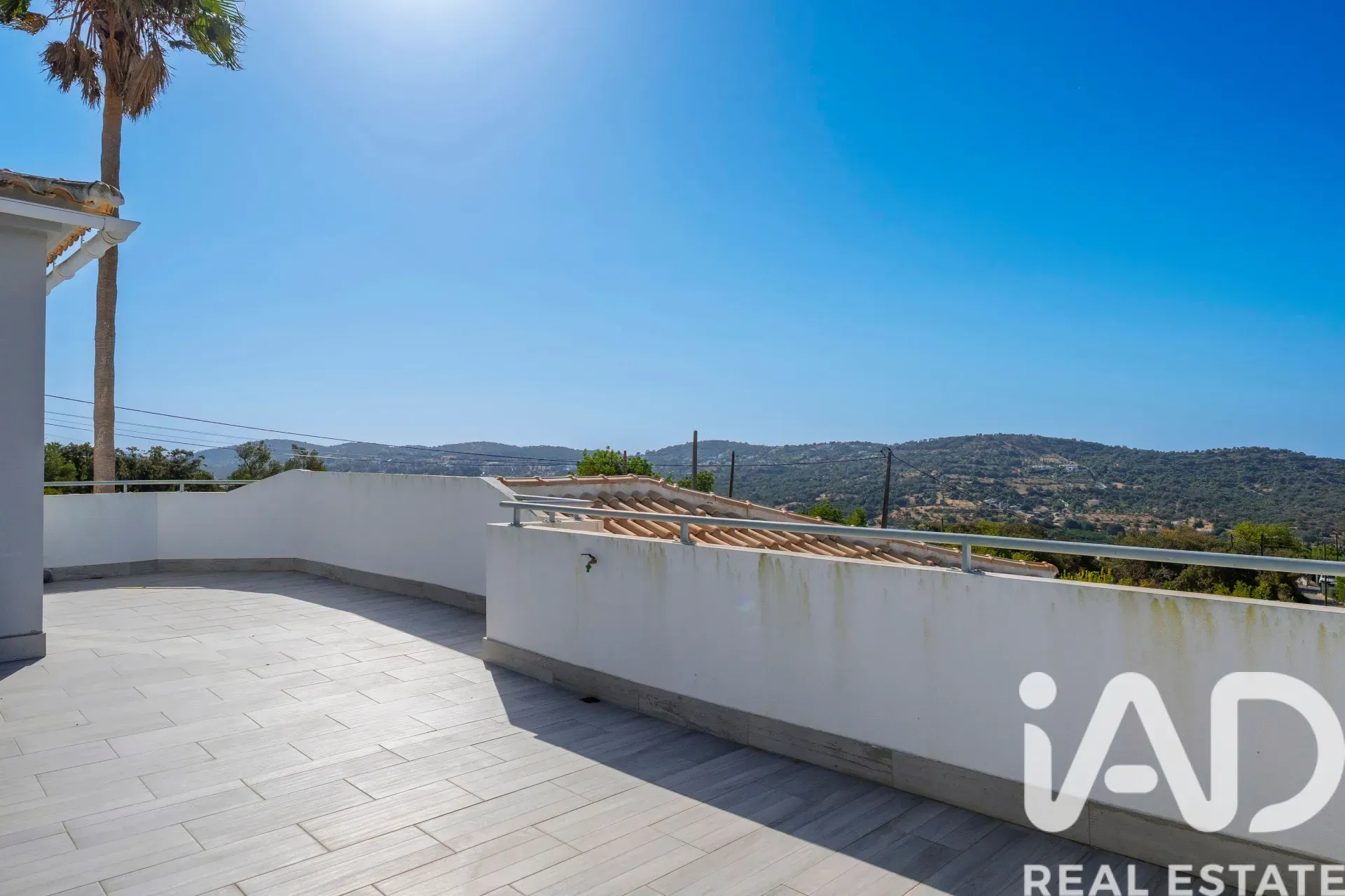 Contemporary 4-Bedroom House with Pool and Expansive Gardens in São Brás de Alportel - View image 14 of 37