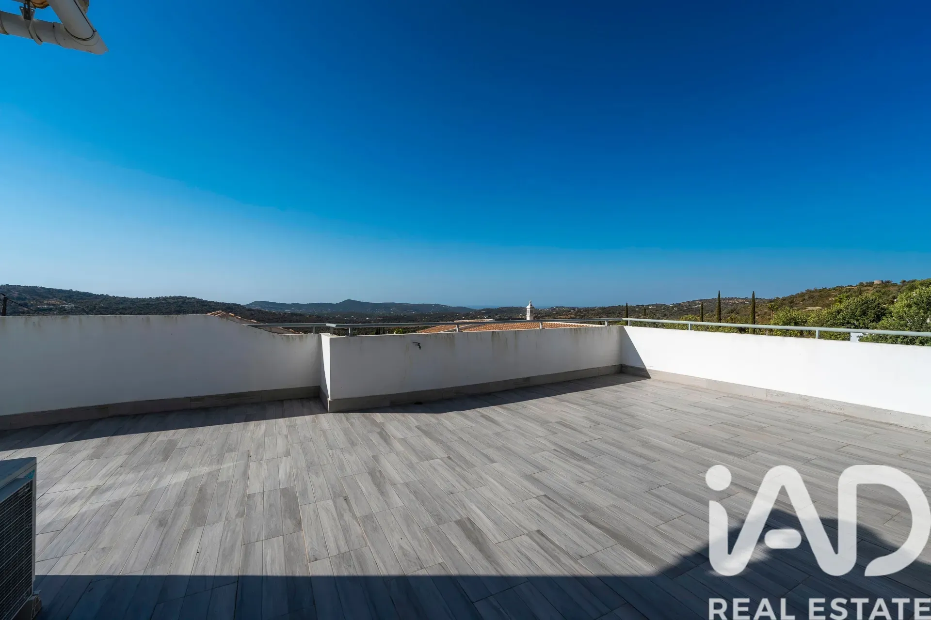 Contemporary 4-Bedroom House with Pool and Expansive Gardens in São Brás de Alportel - View image 15 of 37