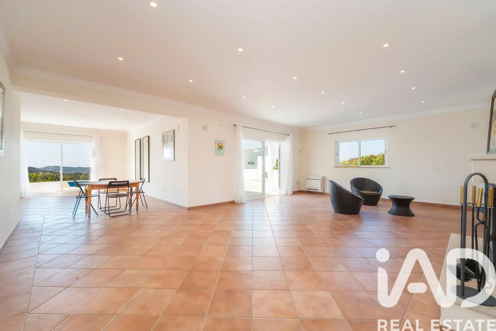 Contemporary 4-Bedroom House with Pool and Expansive Gardens in São Brás de Alportel - View image 20 of 37