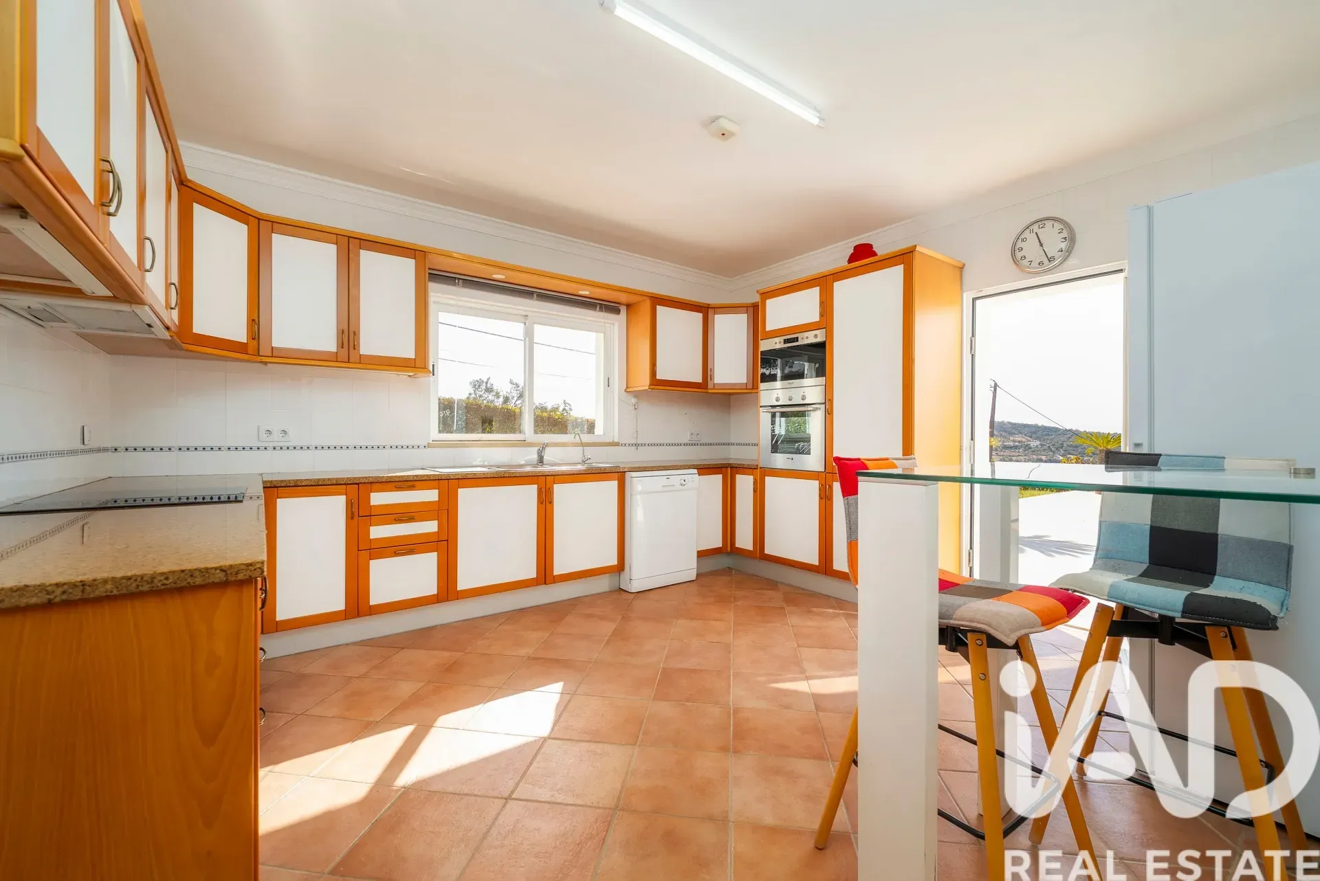 Contemporary 4-Bedroom House with Pool and Expansive Gardens in São Brás de Alportel - View image 23 of 37