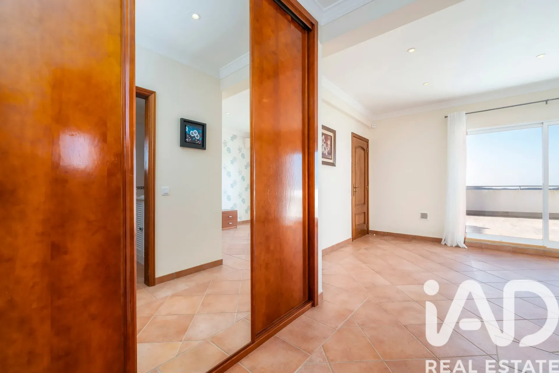 Contemporary 4-Bedroom House with Pool and Expansive Gardens in São Brás de Alportel - View image 24 of 37