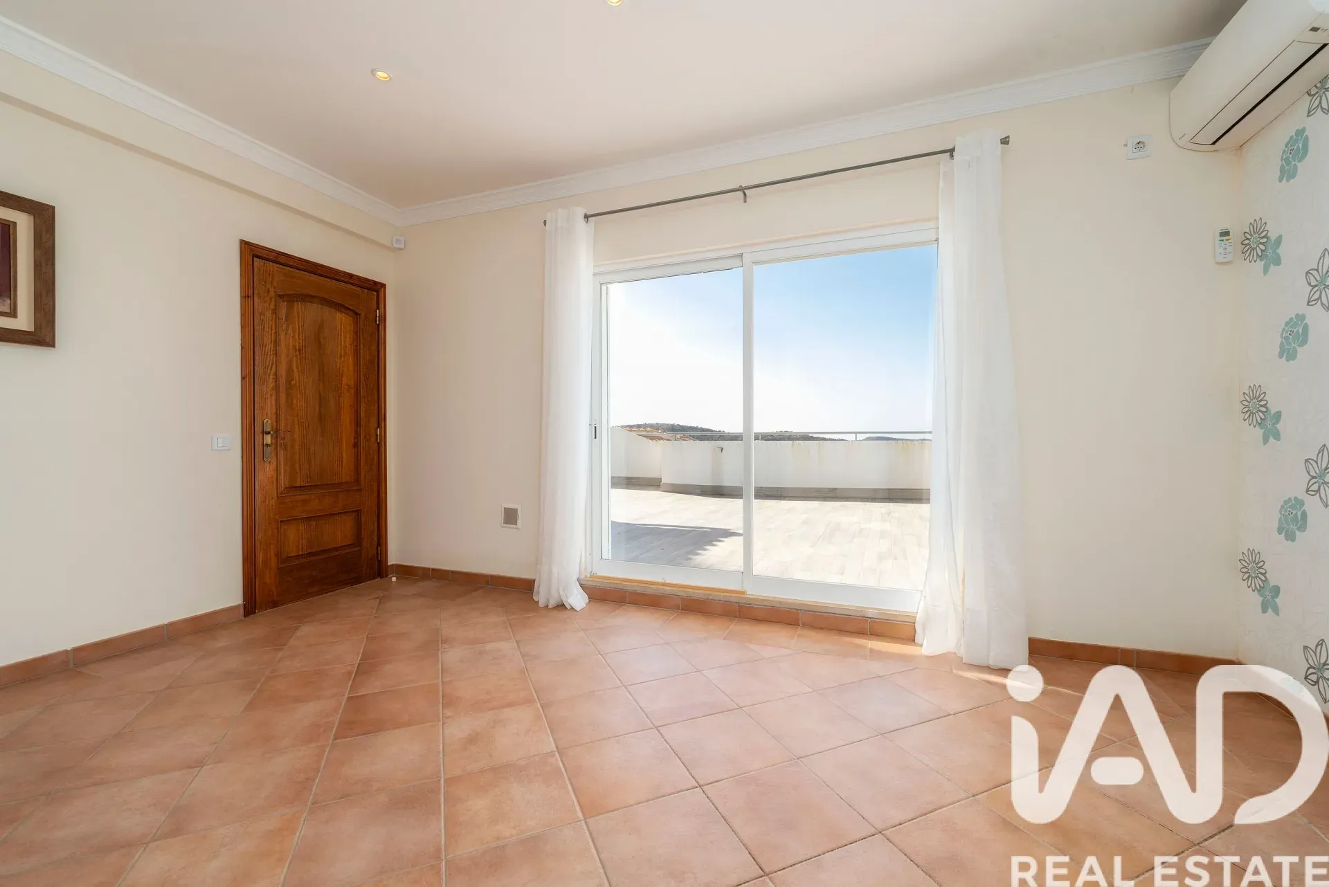 Contemporary 4-Bedroom House with Pool and Expansive Gardens in São Brás de Alportel - View image 25 of 37
