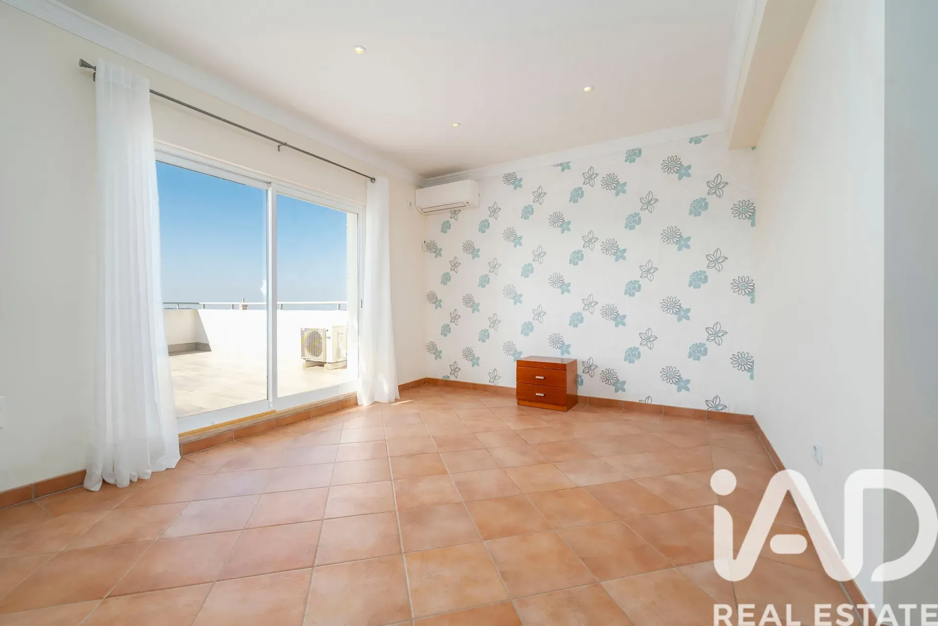 Contemporary 4-Bedroom House with Pool and Expansive Gardens in São Brás de Alportel - View image 27 of 37