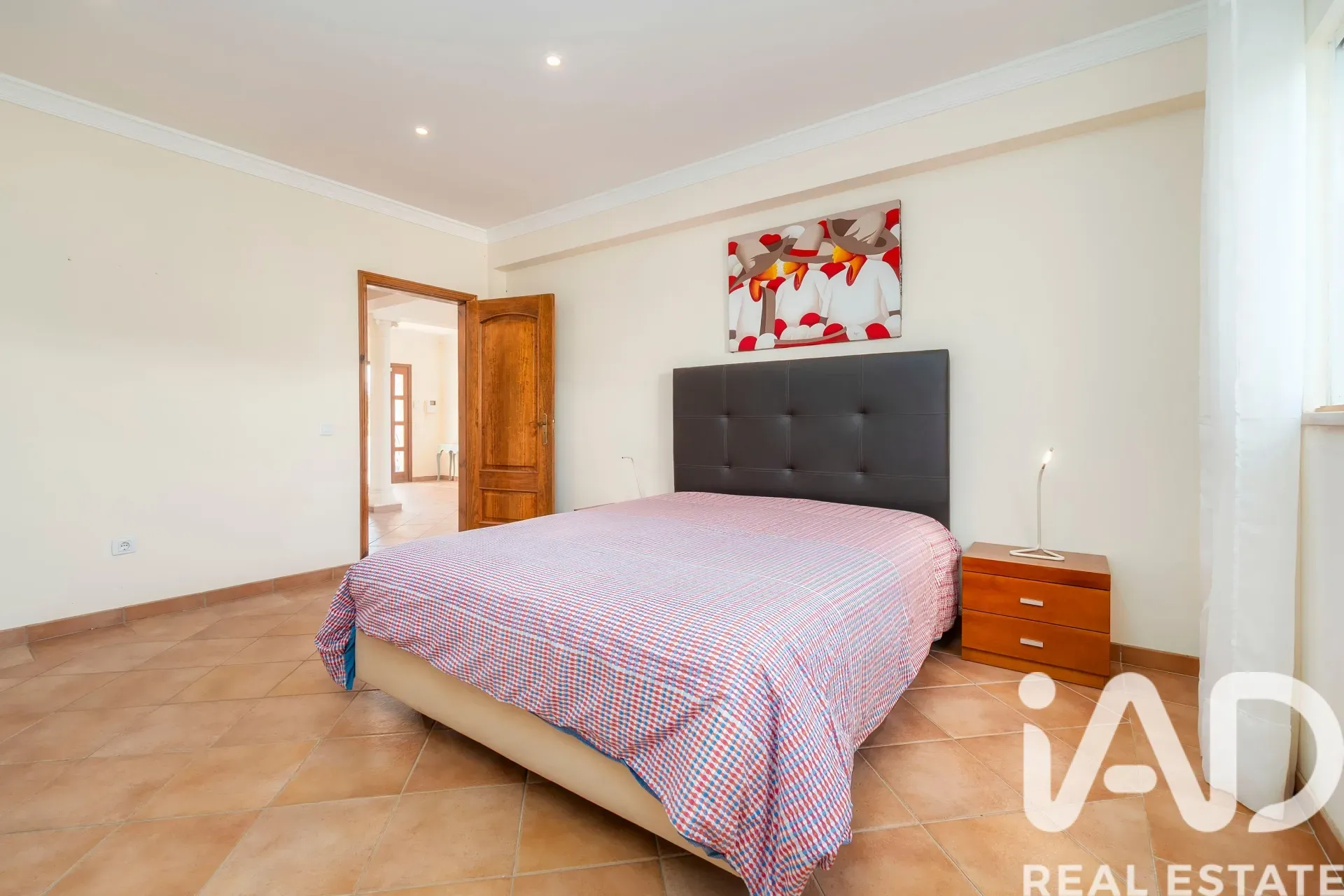 Contemporary 4-Bedroom House with Pool and Expansive Gardens in São Brás de Alportel - View image 30 of 37