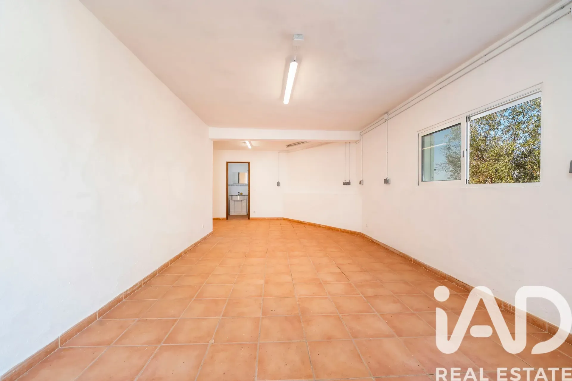 Contemporary 4-Bedroom House with Pool and Expansive Gardens in São Brás de Alportel - View image 32 of 37