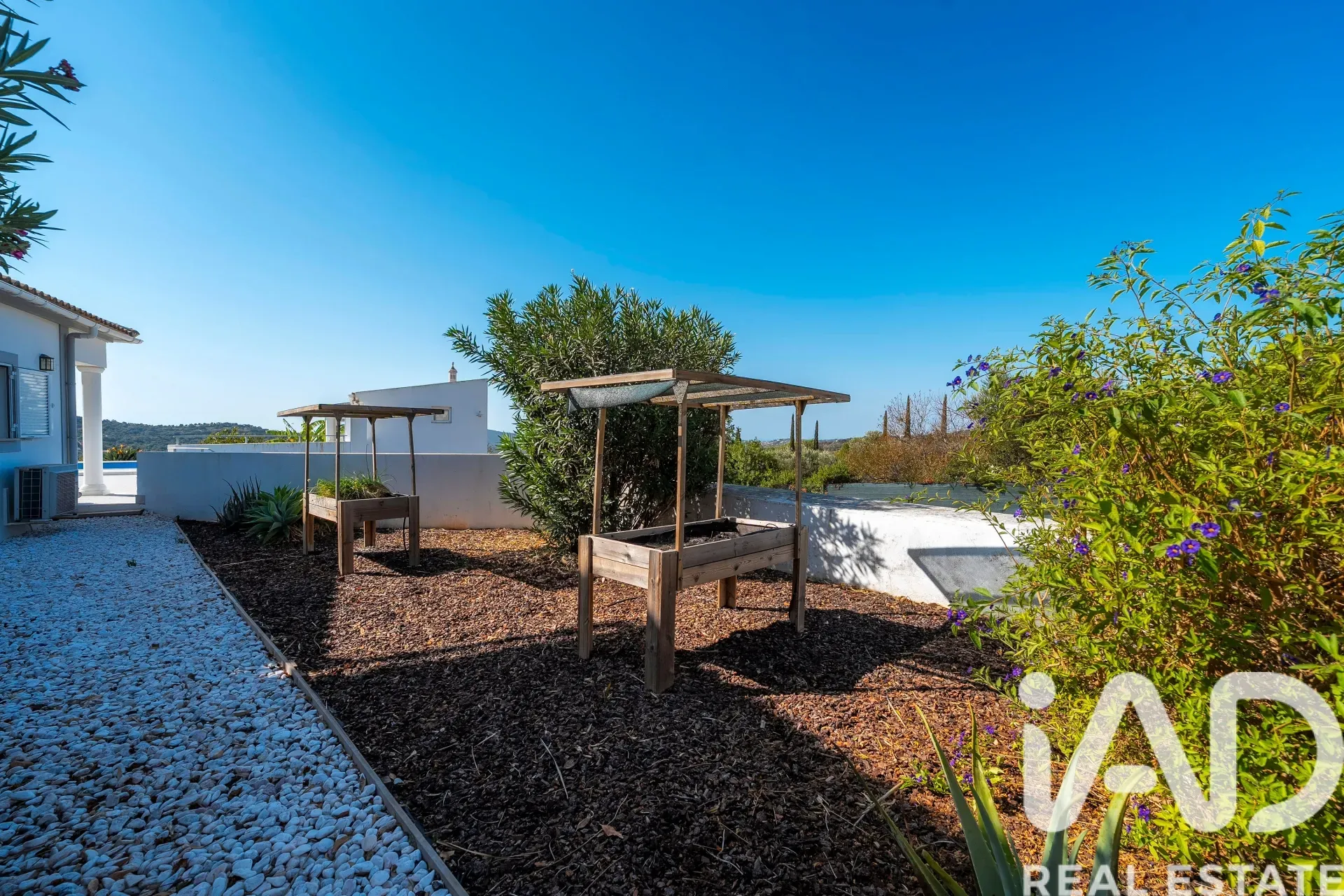 Contemporary 4-Bedroom House with Pool and Expansive Gardens in São Brás de Alportel - View image 34 of 37