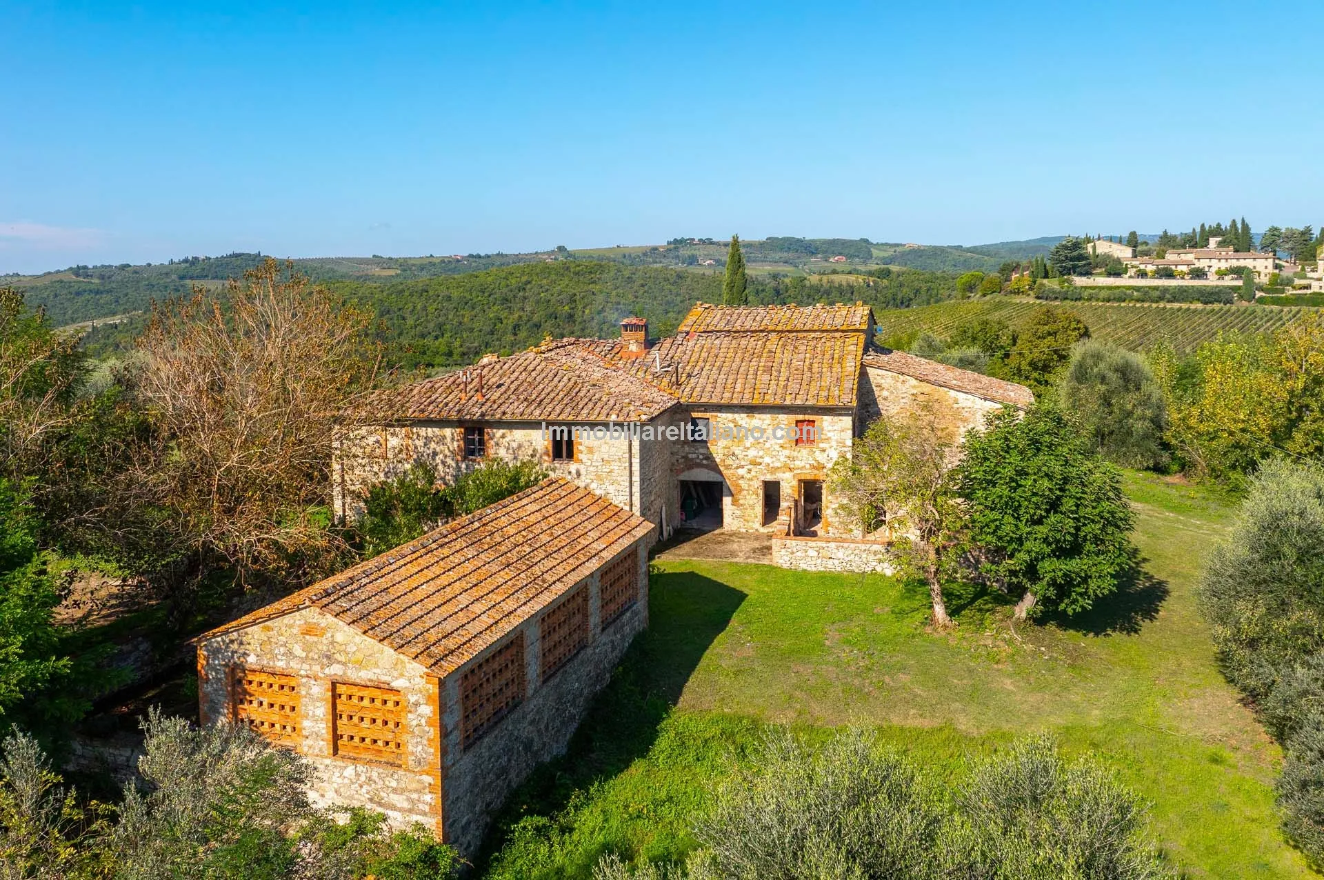 6-Bedroom Country House with Expansive Grounds in Chianti, Tuscany - Image 3
