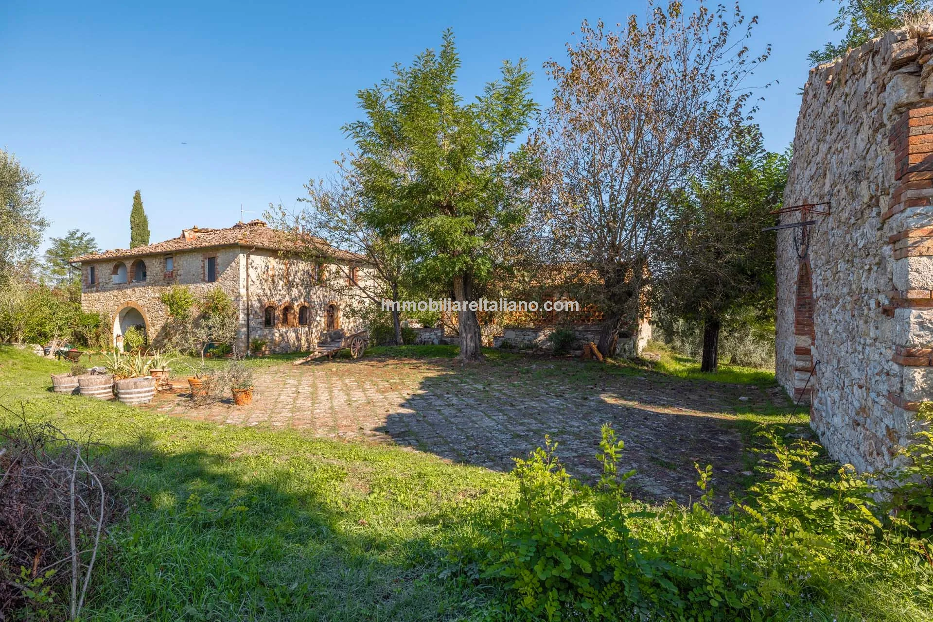 6-Bedroom Country House with Expansive Grounds in Chianti, Tuscany - View image 9 of 51