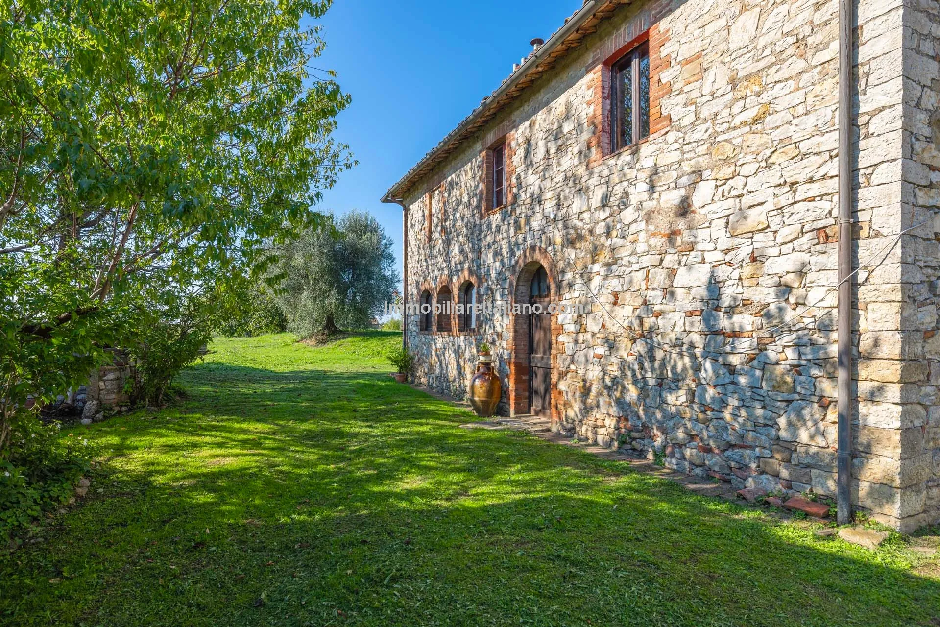 6-Bedroom Country House with Expansive Grounds in Chianti, Tuscany - View image 11 of 51