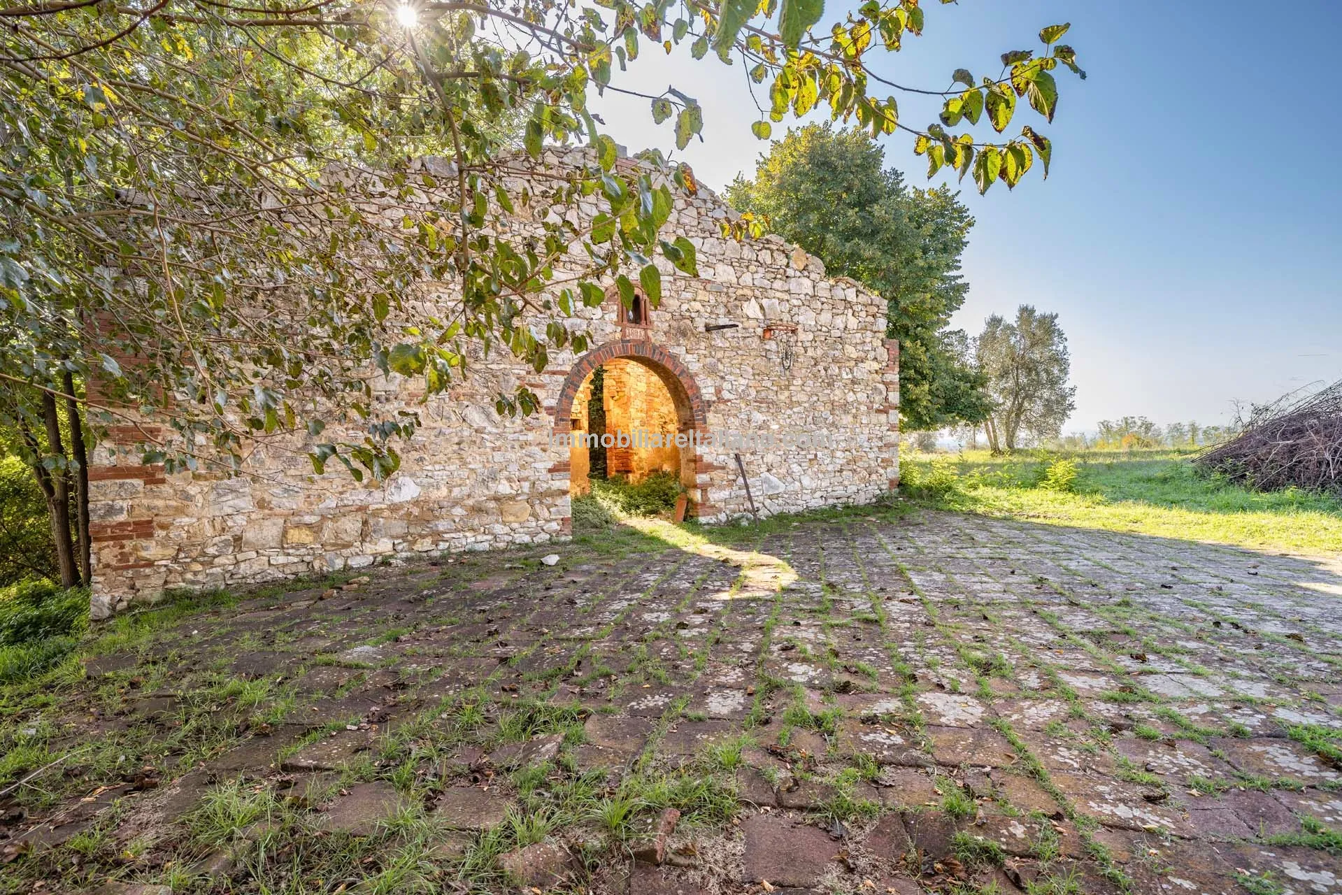 6-Bedroom Country House with Expansive Grounds in Chianti, Tuscany - View image 17 of 51