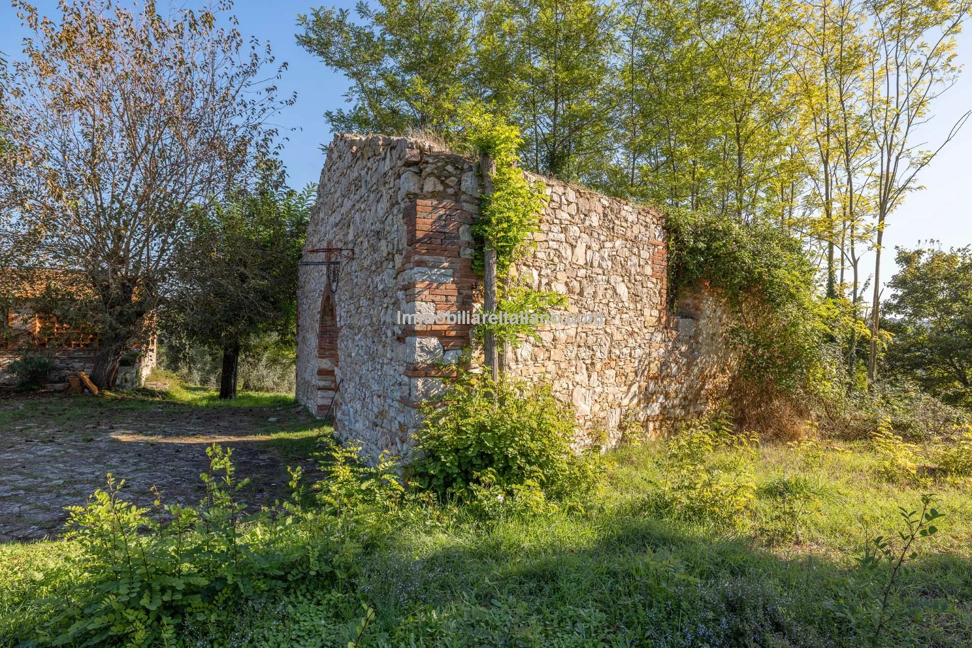 6-Bedroom Country House with Expansive Grounds in Chianti, Tuscany - View image 18 of 51