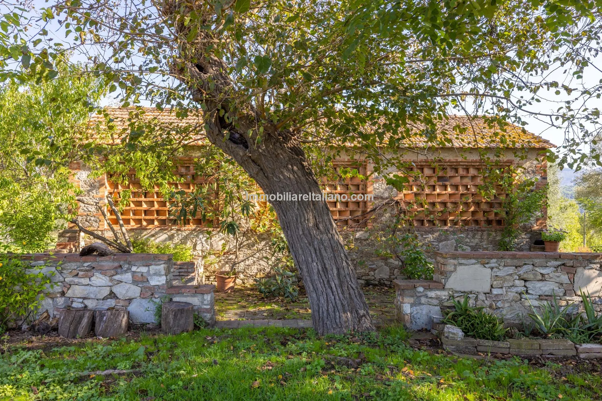 6-Bedroom Country House with Expansive Grounds in Chianti, Tuscany - View image 19 of 51