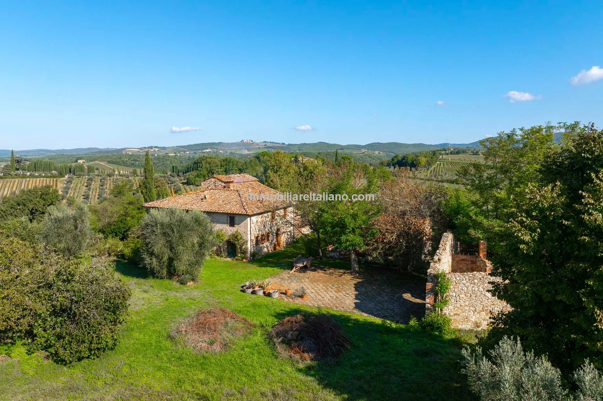 6-Bedroom Country House with Expansive Grounds in Chianti, Tuscany - View image 23 of 51