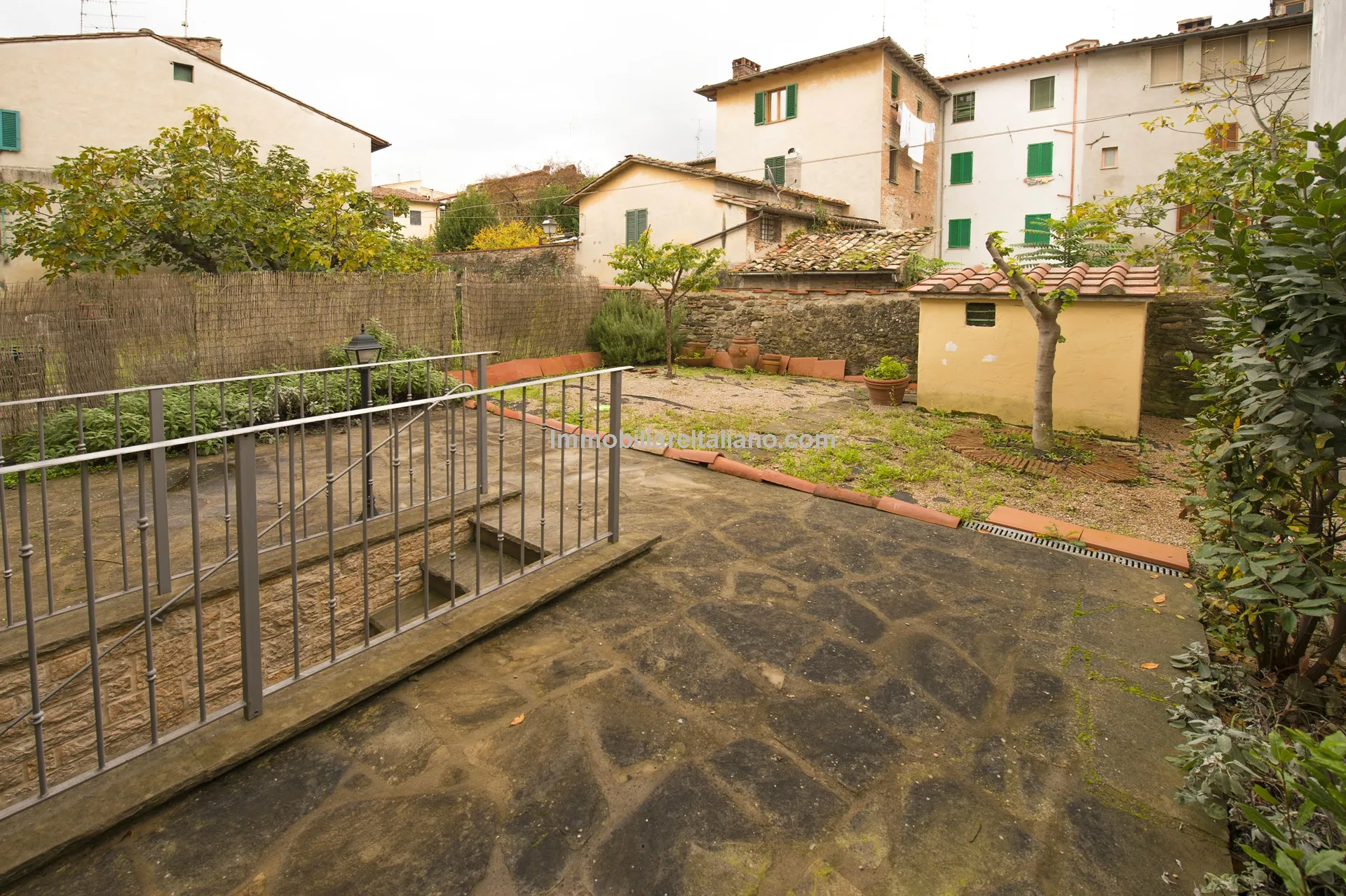 Historic 5-Bedroom Townhouse with B&B Licence in Sansepolcro, Tuscany - Image 2