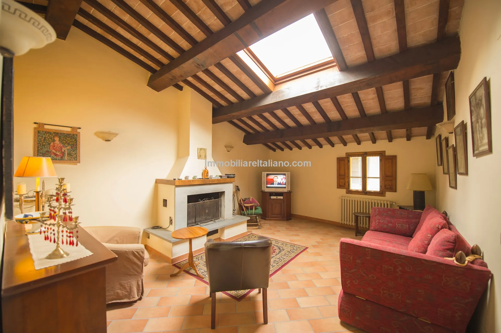 Historic 5-Bedroom Townhouse with B&B Licence in Sansepolcro, Tuscany - View image 8 of 36