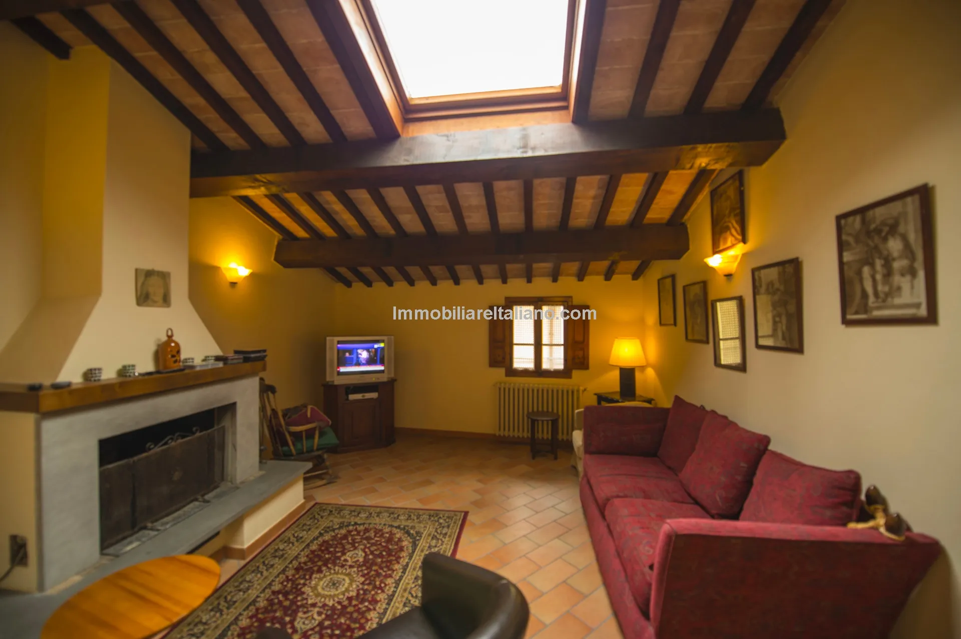 Historic 5-Bedroom Townhouse with B&B Licence in Sansepolcro, Tuscany - View image 9 of 36