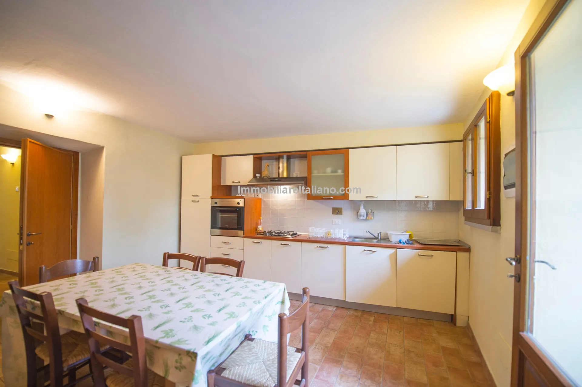 Historic 5-Bedroom Townhouse with B&B Licence in Sansepolcro, Tuscany - View image 12 of 36