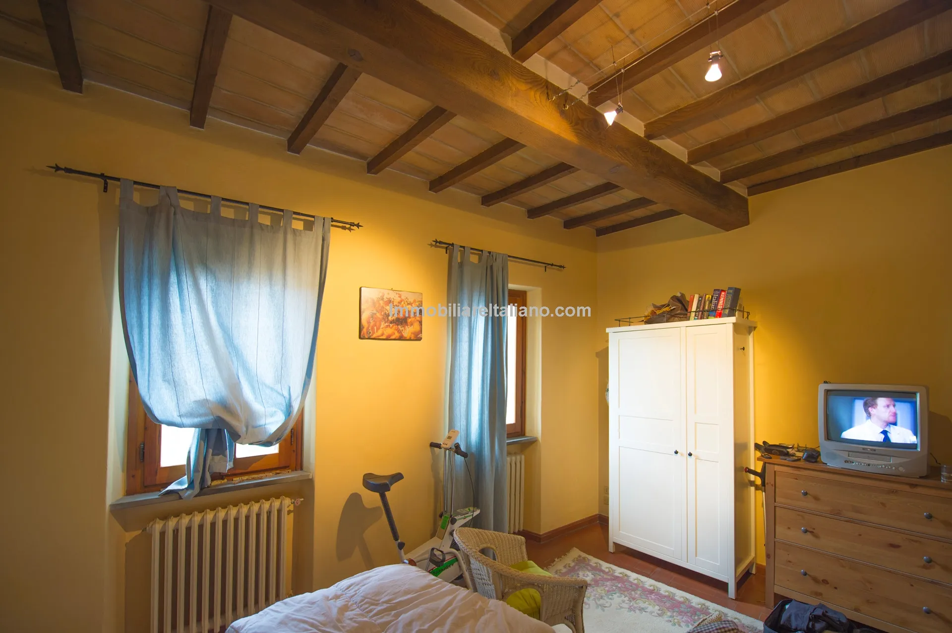 Historic 5-Bedroom Townhouse with B&B Licence in Sansepolcro, Tuscany - View image 13 of 36