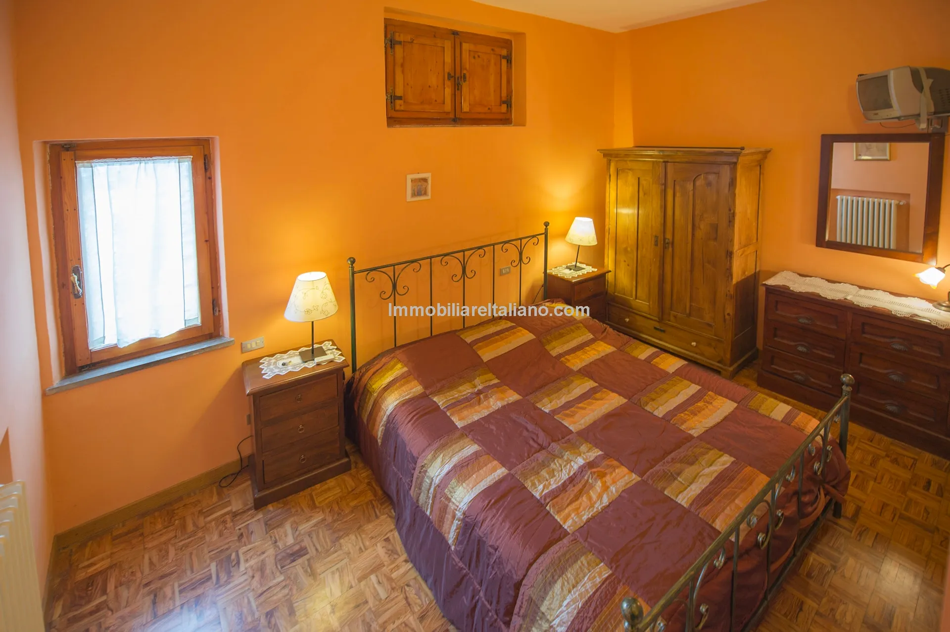 Historic 5-Bedroom Townhouse with B&B Licence in Sansepolcro, Tuscany - View image 16 of 36