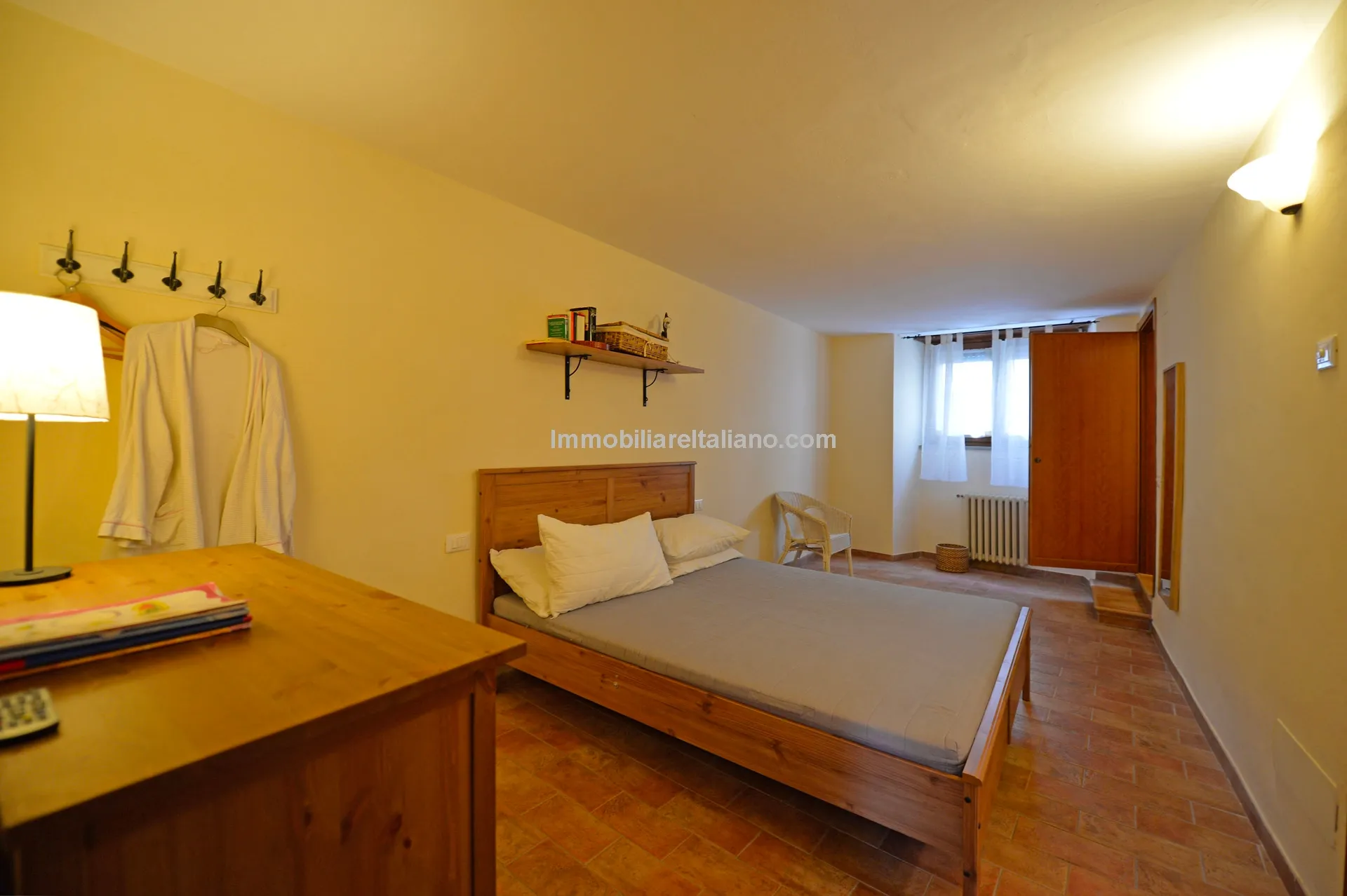 Historic 5-Bedroom Townhouse with B&B Licence in Sansepolcro, Tuscany - View image 20 of 36