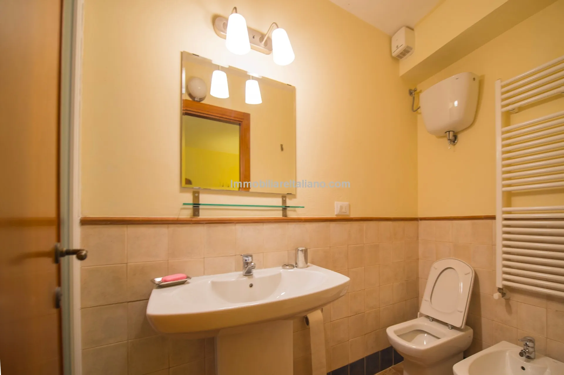 Historic 5-Bedroom Townhouse with B&B Licence in Sansepolcro, Tuscany - View image 21 of 36