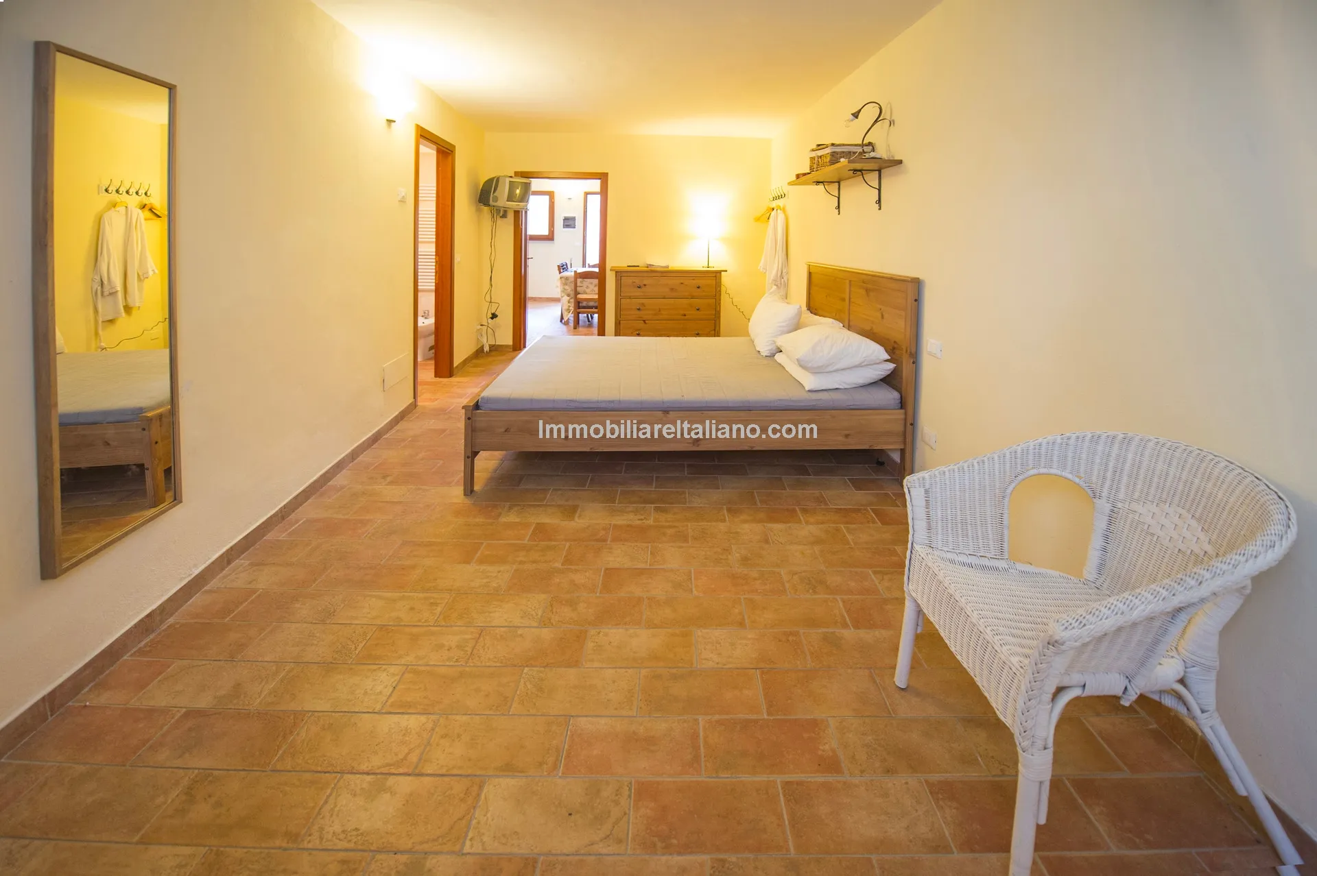 Historic 5-Bedroom Townhouse with B&B Licence in Sansepolcro, Tuscany - View image 22 of 36