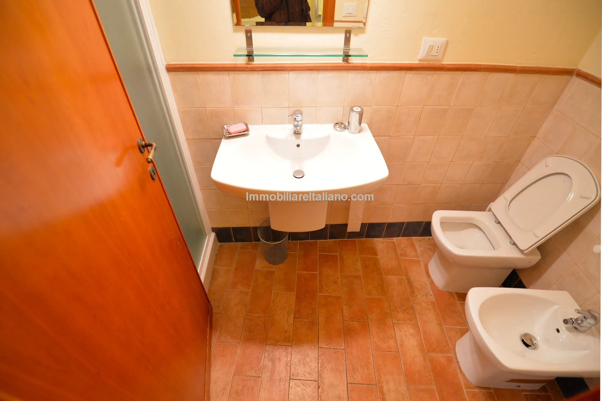 Historic 5-Bedroom Townhouse with B&B Licence in Sansepolcro, Tuscany - View image 23 of 36