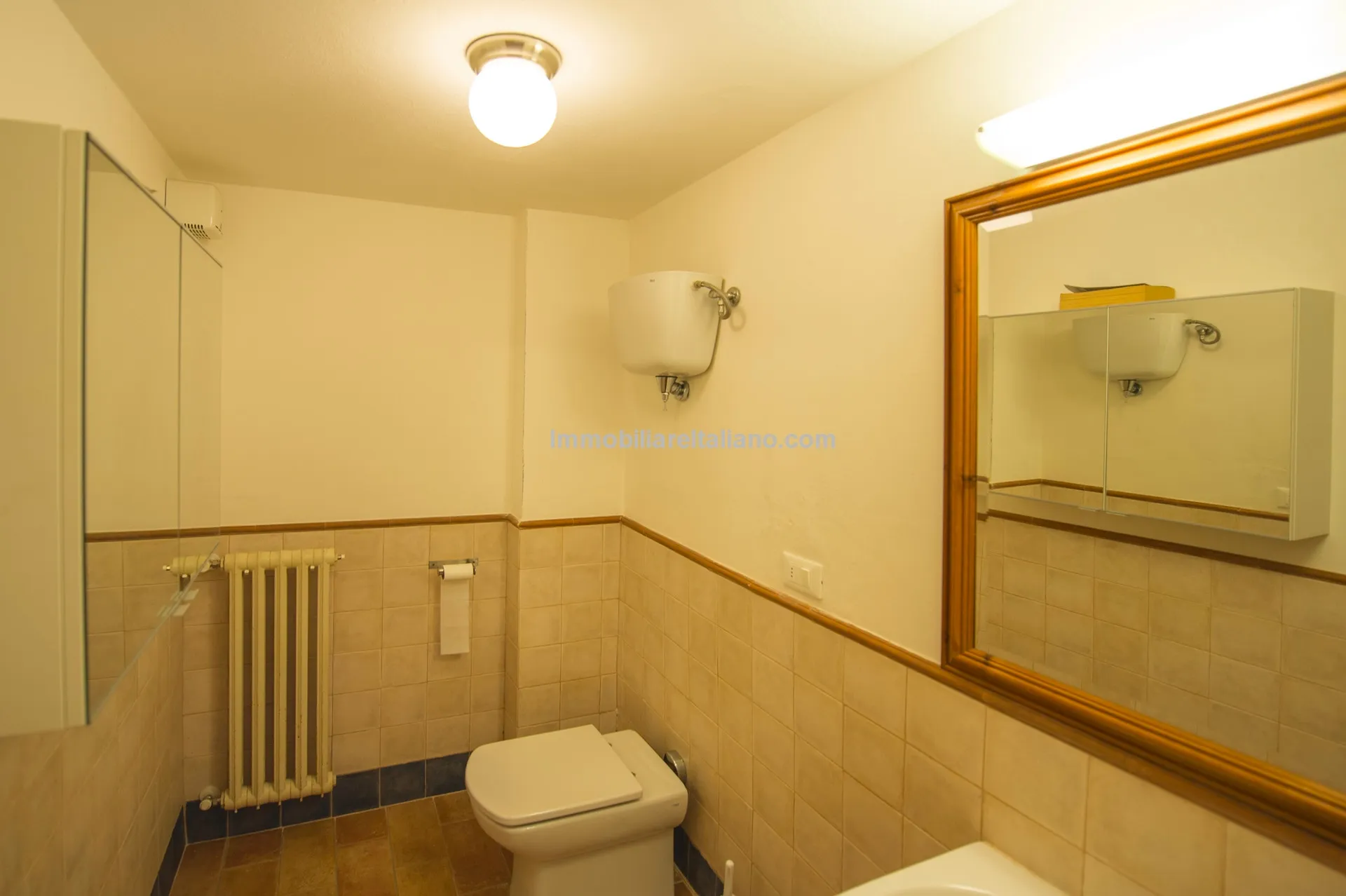 Historic 5-Bedroom Townhouse with B&B Licence in Sansepolcro, Tuscany - View image 25 of 36