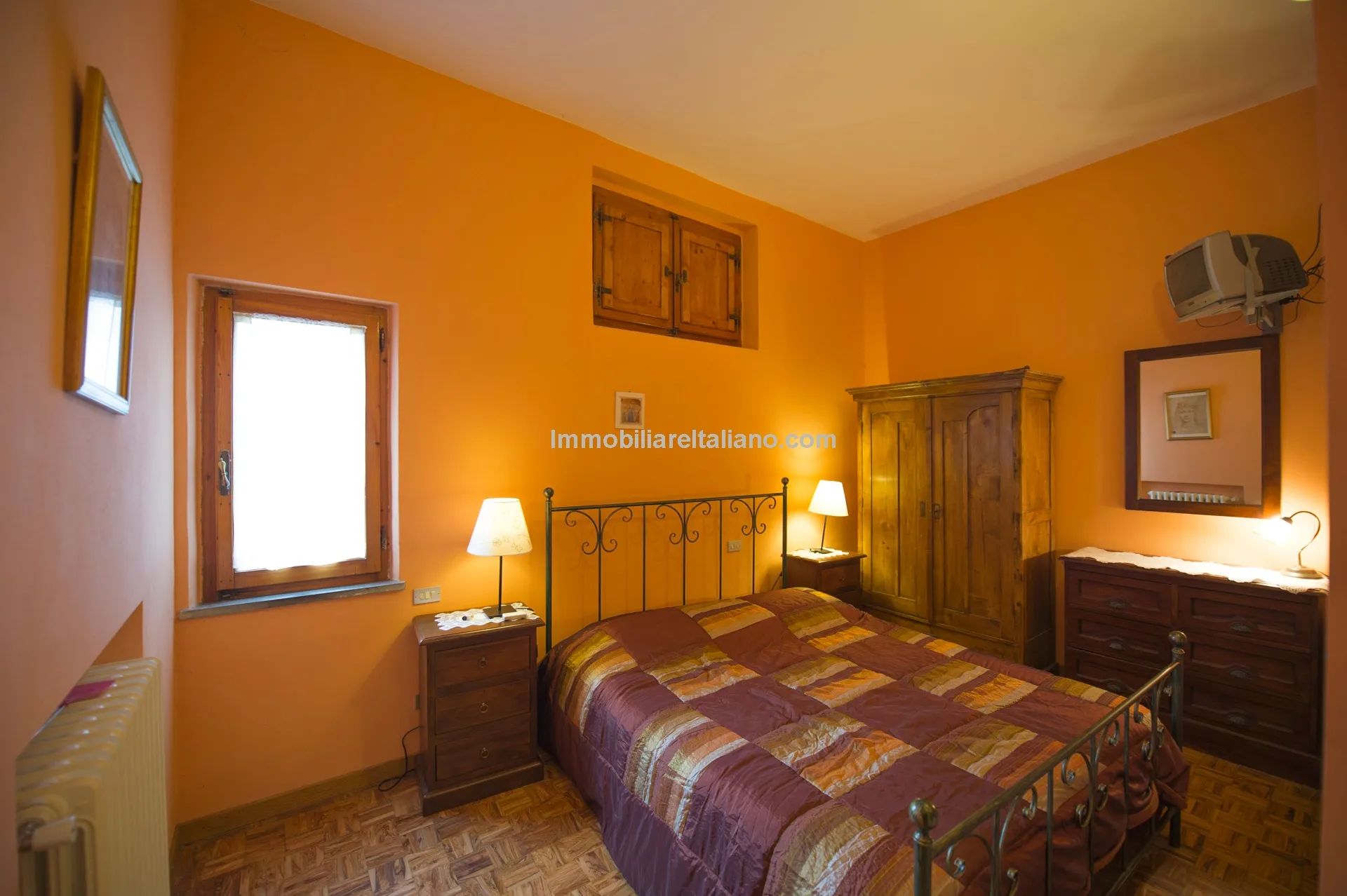 Historic 5-Bedroom Townhouse with B&B Licence in Sansepolcro, Tuscany - View image 30 of 36