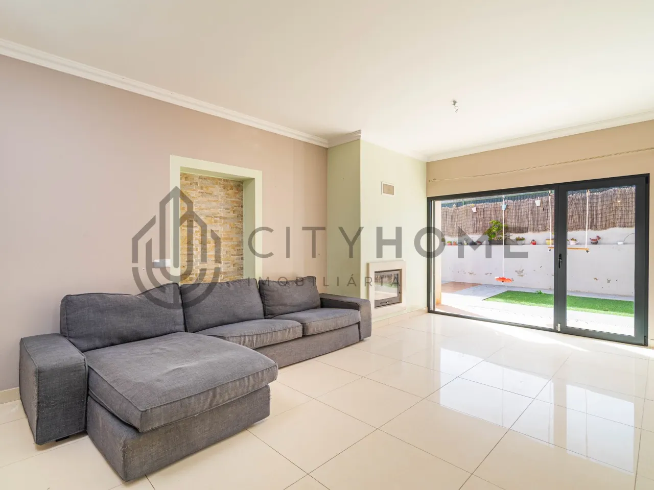 Contemporary Three-Bedroom House with Garden and Balcony in Portimão - View image 8 of 48