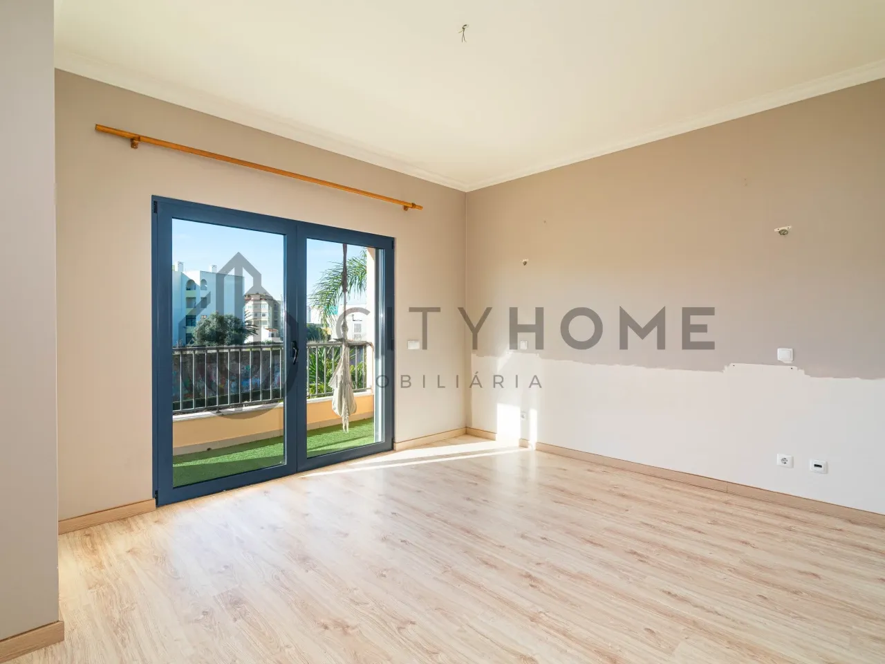 Contemporary Three-Bedroom House with Garden and Balcony in Portimão - View image 19 of 48