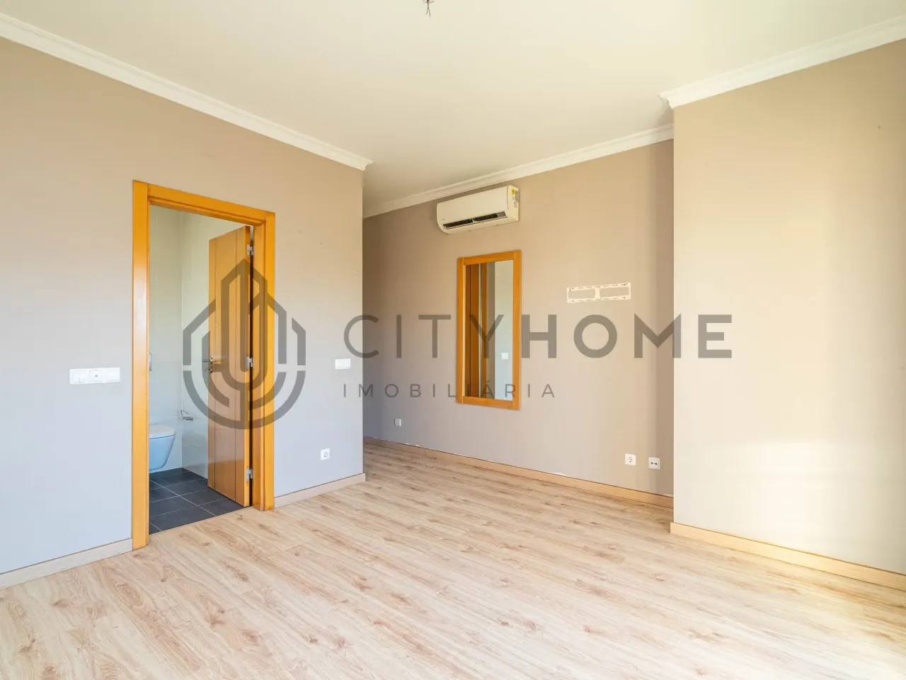 Contemporary Three-Bedroom House with Garden and Balcony in Portimão - View image 20 of 48