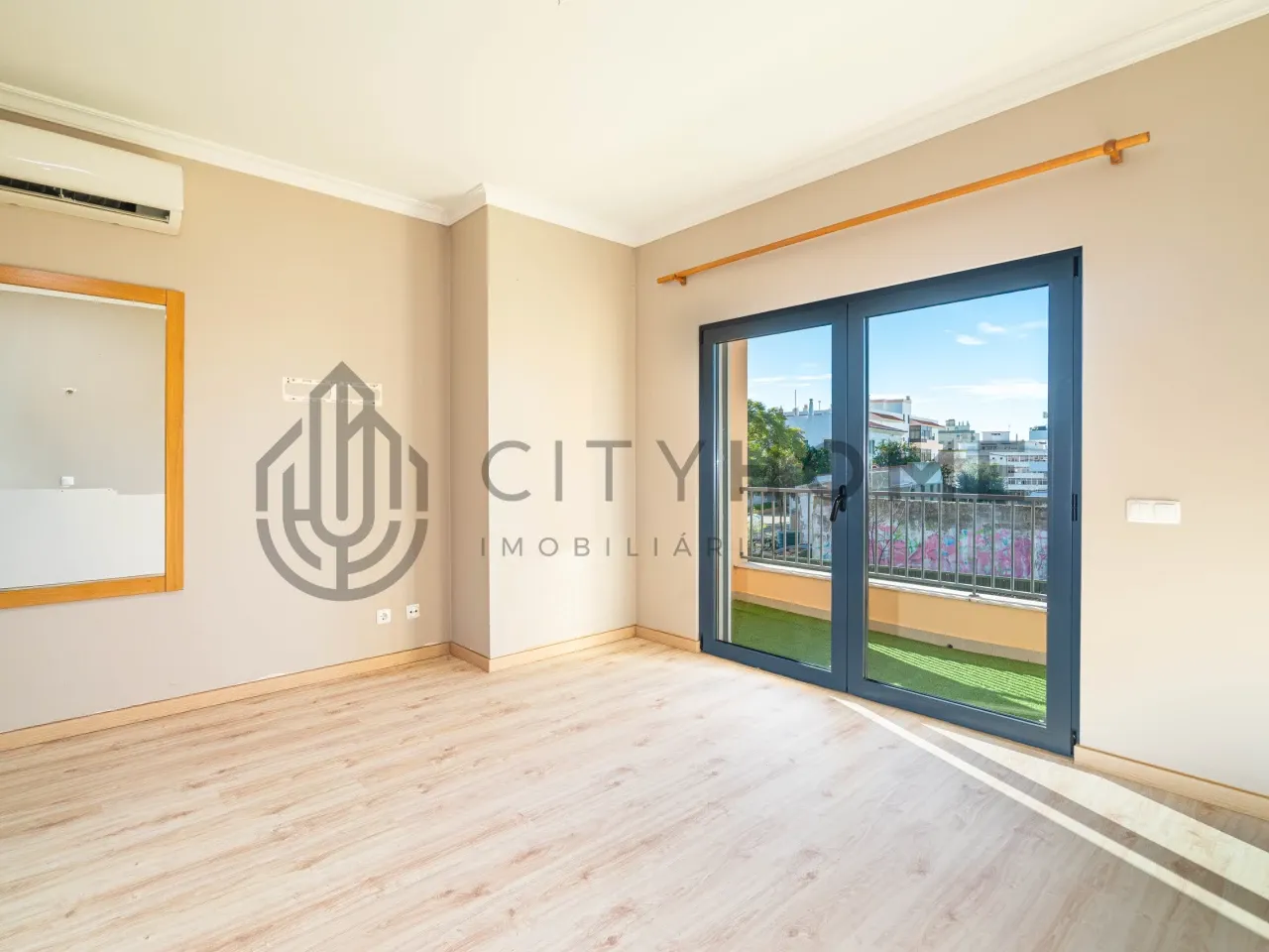 Contemporary Three-Bedroom House with Garden and Balcony in Portimão - View image 21 of 48