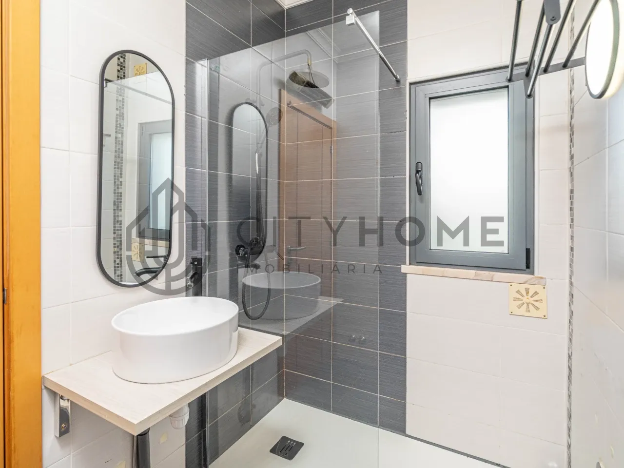 Contemporary Three-Bedroom House with Garden and Balcony in Portimão - View image 23 of 48