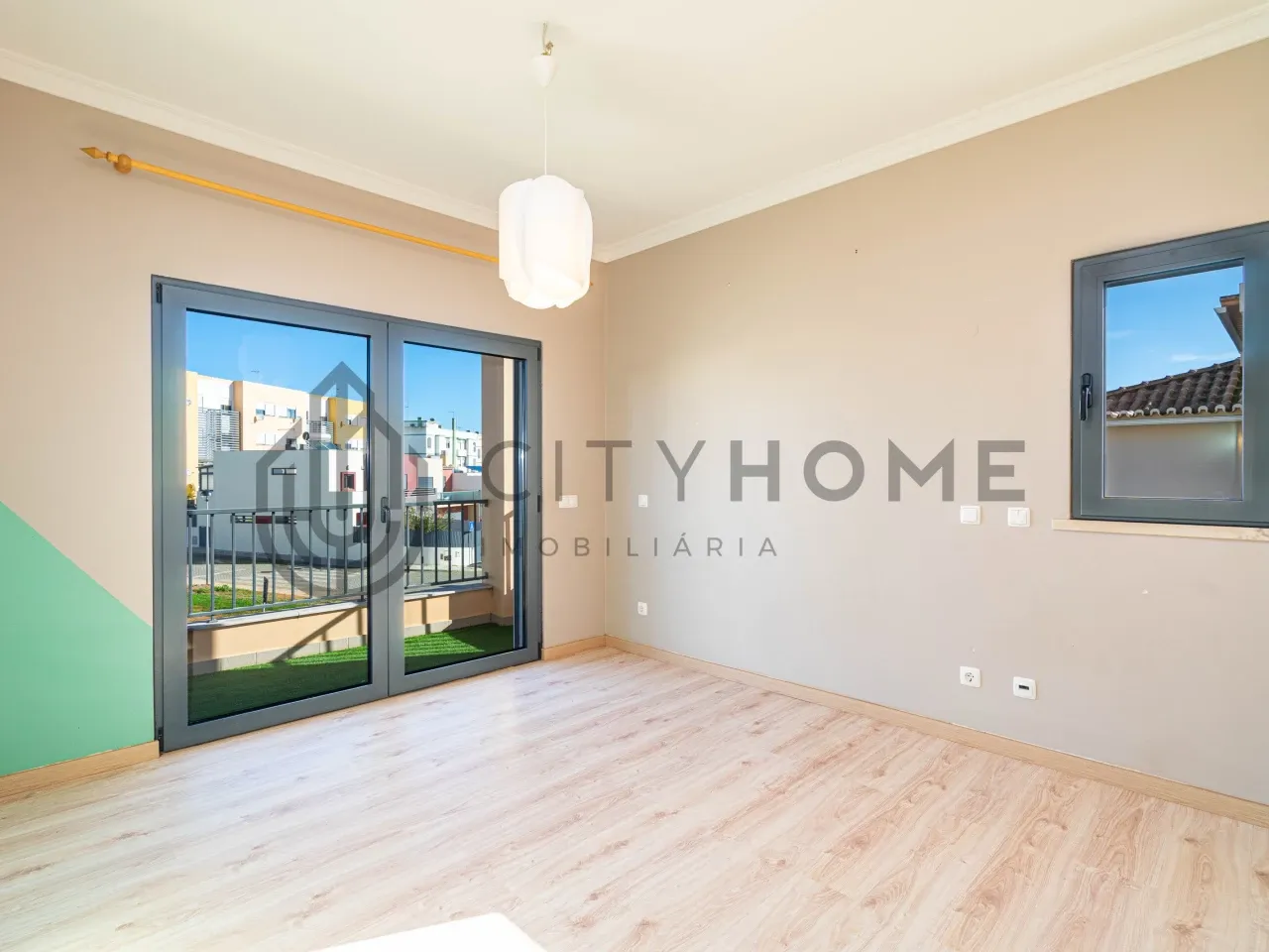 Contemporary Three-Bedroom House with Garden and Balcony in Portimão - View image 29 of 48