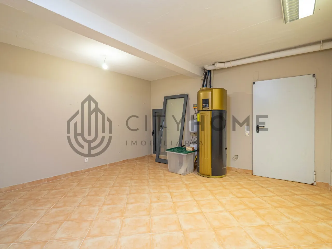 Contemporary Three-Bedroom House with Garden and Balcony in Portimão - View image 35 of 48