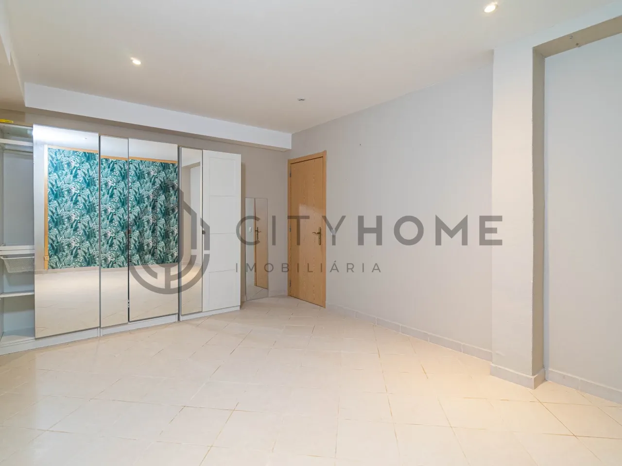 Contemporary Three-Bedroom House with Garden and Balcony in Portimão - View image 37 of 48