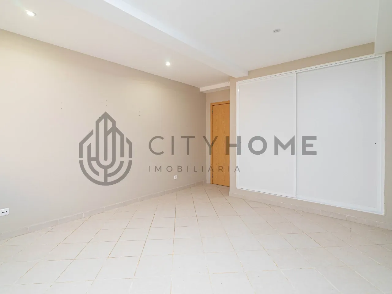 Contemporary Three-Bedroom House with Garden and Balcony in Portimão - View image 40 of 48