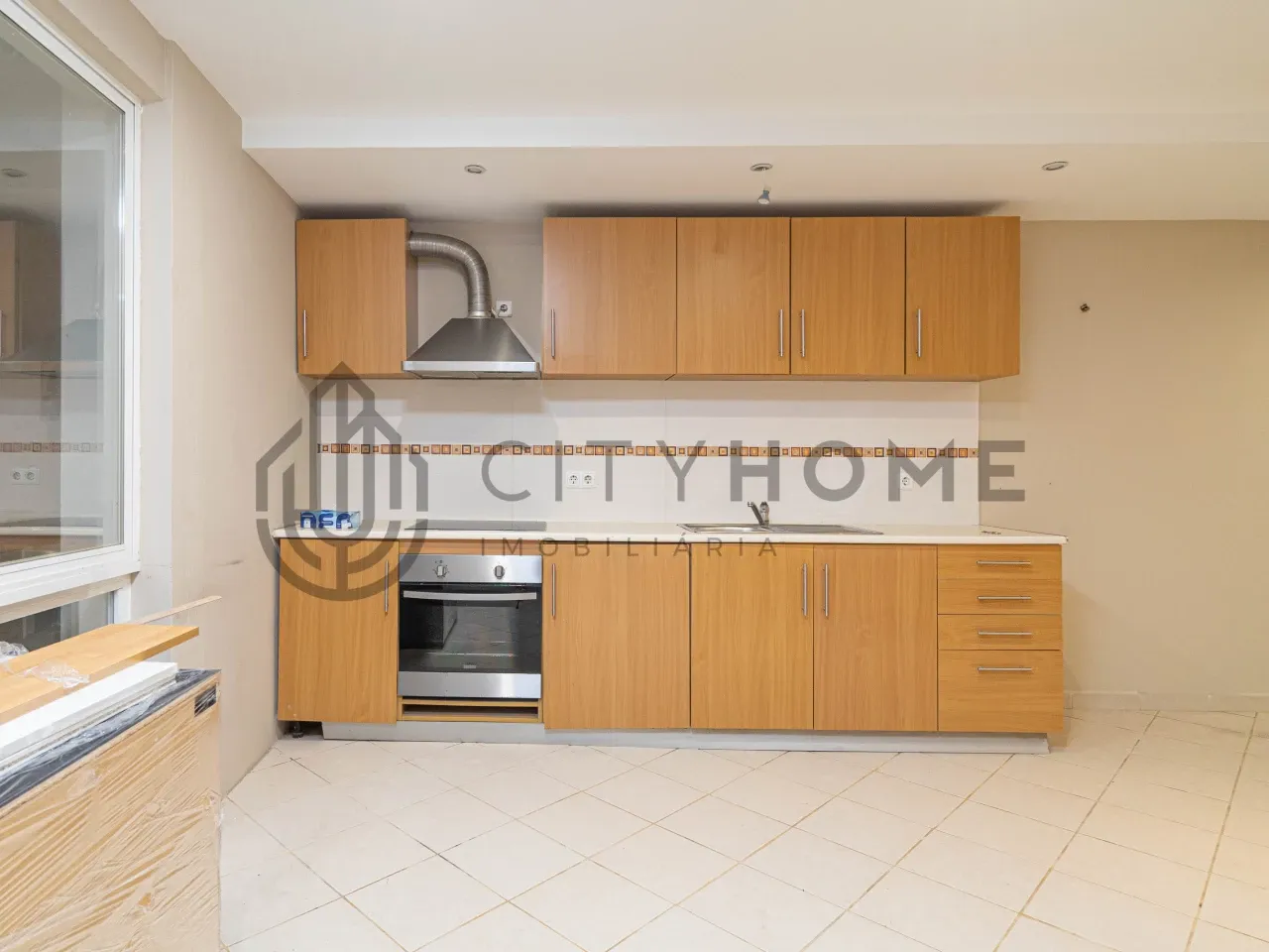 Contemporary Three-Bedroom House with Garden and Balcony in Portimão - View image 41 of 48