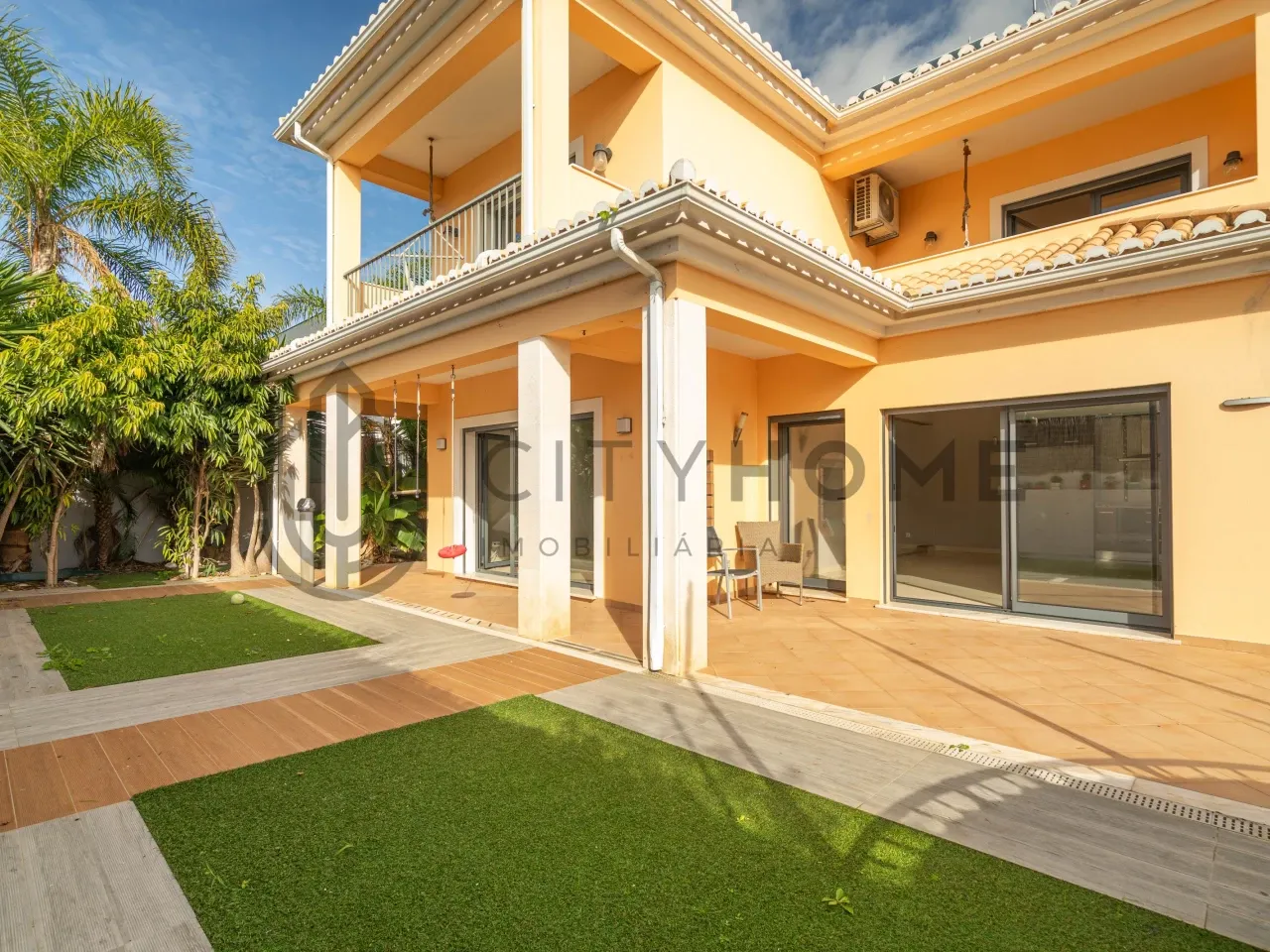 Contemporary Three-Bedroom House with Garden and Balcony in Portimão - View image 44 of 48