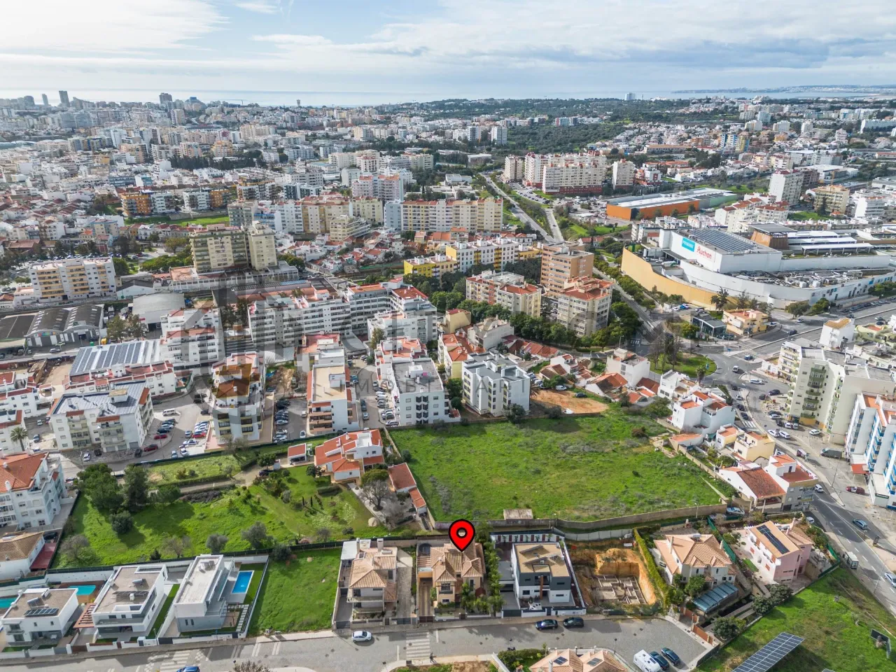 Contemporary Three-Bedroom House with Garden and Balcony in Portimão - View image 48 of 48