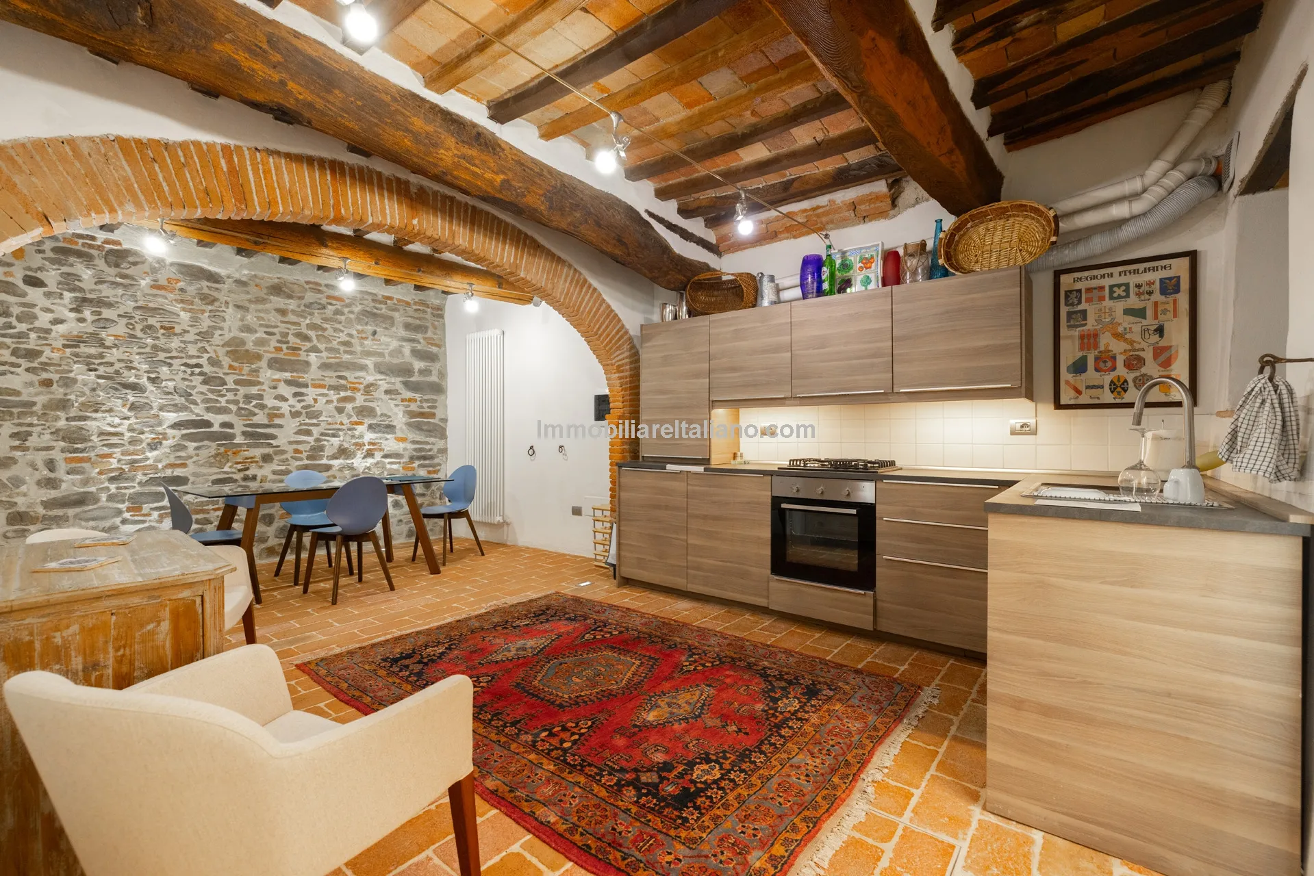 Chic Three-Storey Townhouse with Elevator in Historic Sansepolcro, Tuscany - Image 2